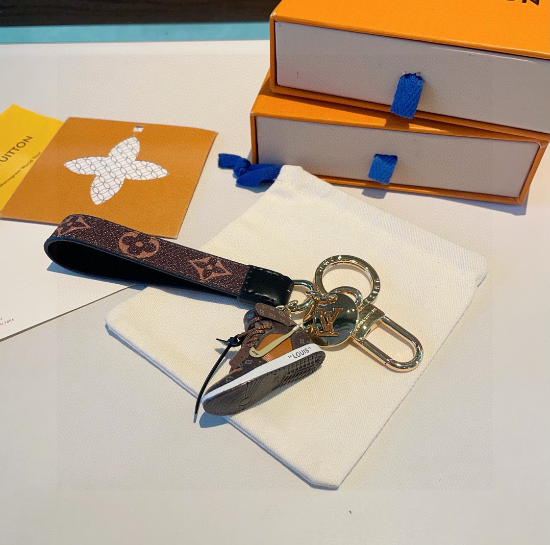 🔥LV经典老花棋格钥匙扣 钥匙扣➕联名nike迷你鞋子挂件时尚个性！车钥匙挂件 包包挂件配饰Monogr