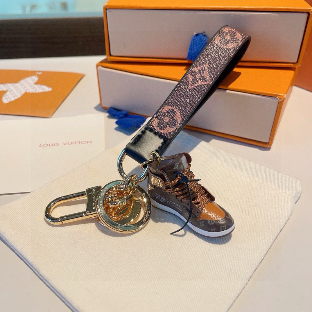 🔥LV经典老花棋格钥匙扣 钥匙扣➕联名nike迷你鞋子挂件时尚个性！车钥匙挂件 包包挂件配饰Monogr