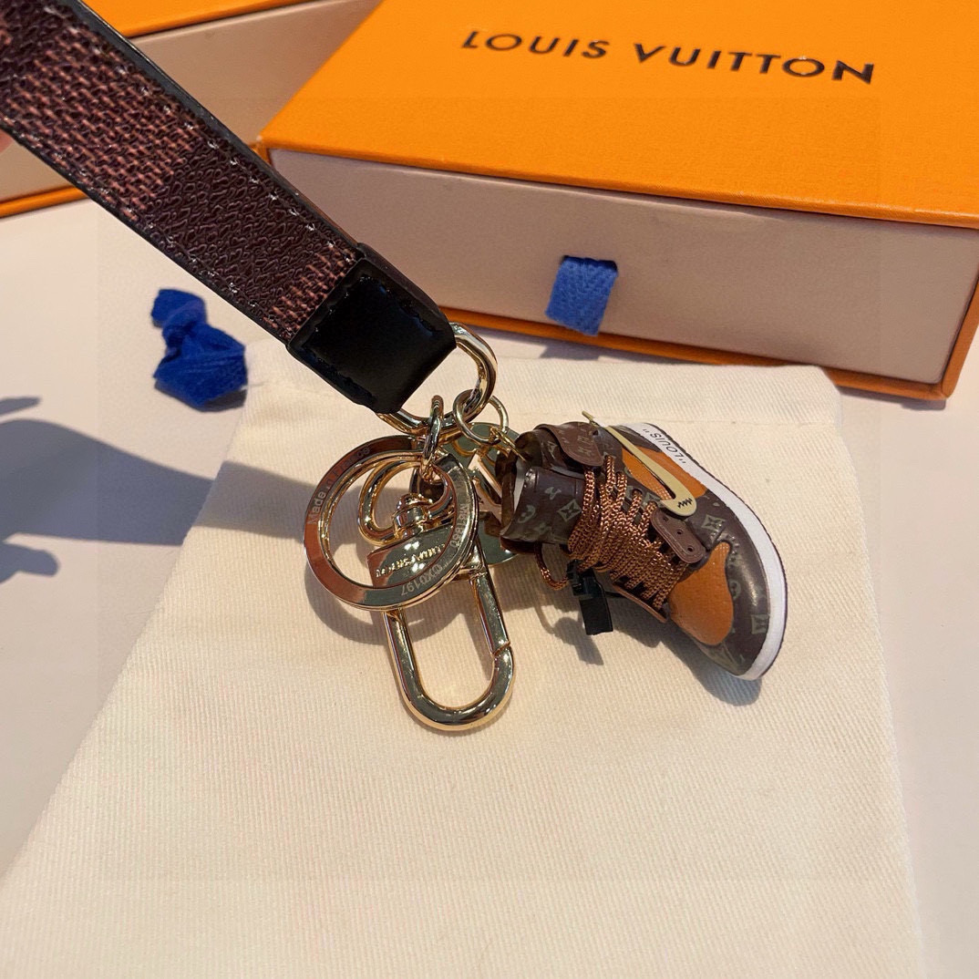 🔥LV经典老花棋格钥匙扣 钥匙扣➕联名nike迷你鞋子挂件时尚个性！车钥匙挂件 包包挂件配饰Monogr