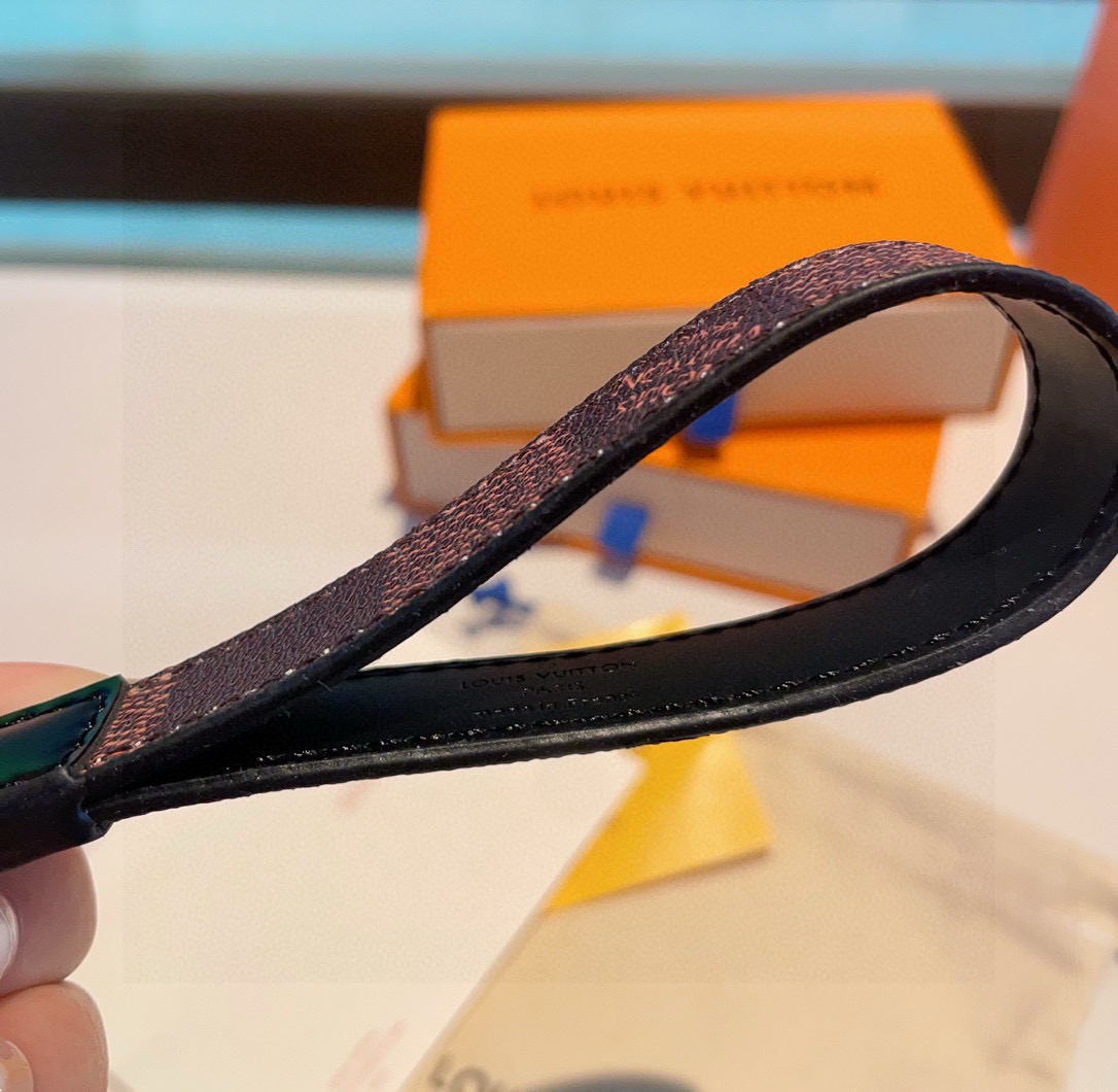 🔥LV经典老花棋格钥匙扣 钥匙扣➕联名nike迷你鞋子挂件时尚个性！车钥匙挂件 包包挂件配饰Monogr