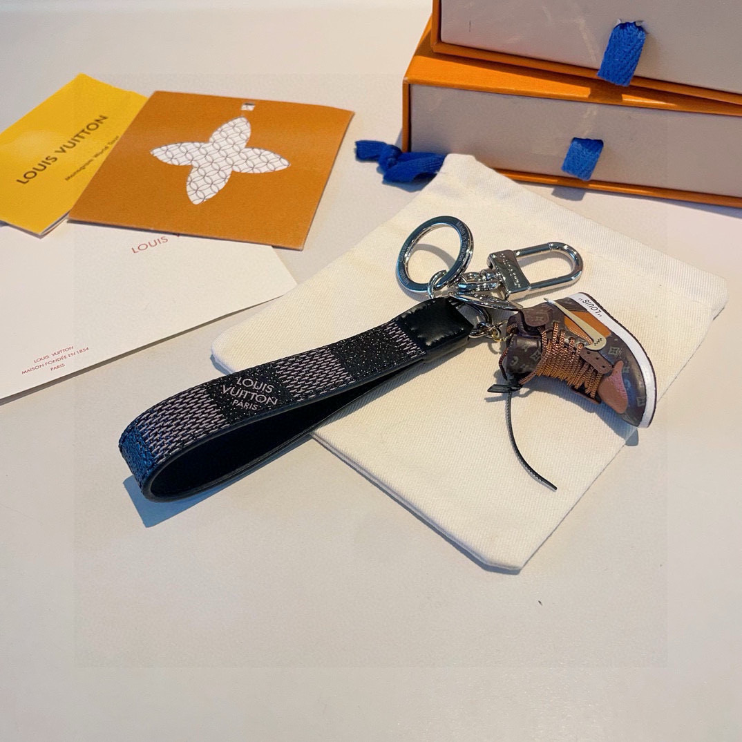🔥LV经典老花棋格钥匙扣 钥匙扣➕联名nike迷你鞋子挂件时尚个性！车钥匙挂件 包包挂件配饰Monogr