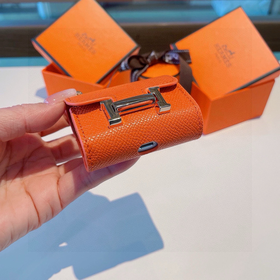 ❤️爱马仕💥官网1:1耳机包 手掌纹皮料 金属Logo 时尚迷你斜挎包包 可以当包饰，耳机包一举两得！