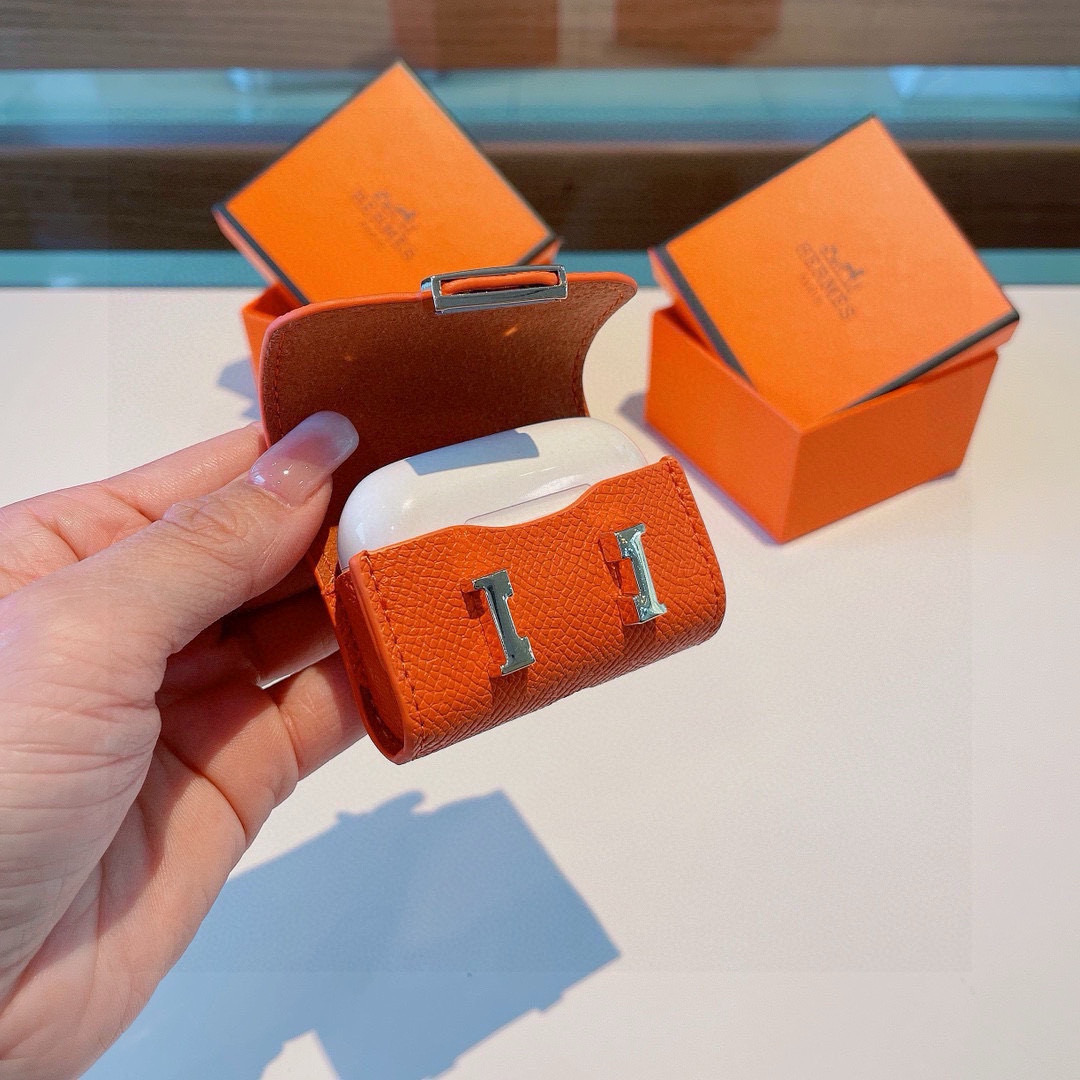 ❤️爱马仕💥官网1:1耳机包 手掌纹皮料 金属Logo 时尚迷你斜挎包包 可以当包饰，耳机包一举两得！