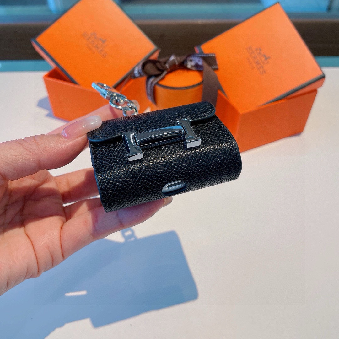 ❤️爱马仕💥官网1:1耳机包 手掌纹皮料 金属Logo 时尚迷你斜挎包包 可以当包饰，耳机包一举两得！