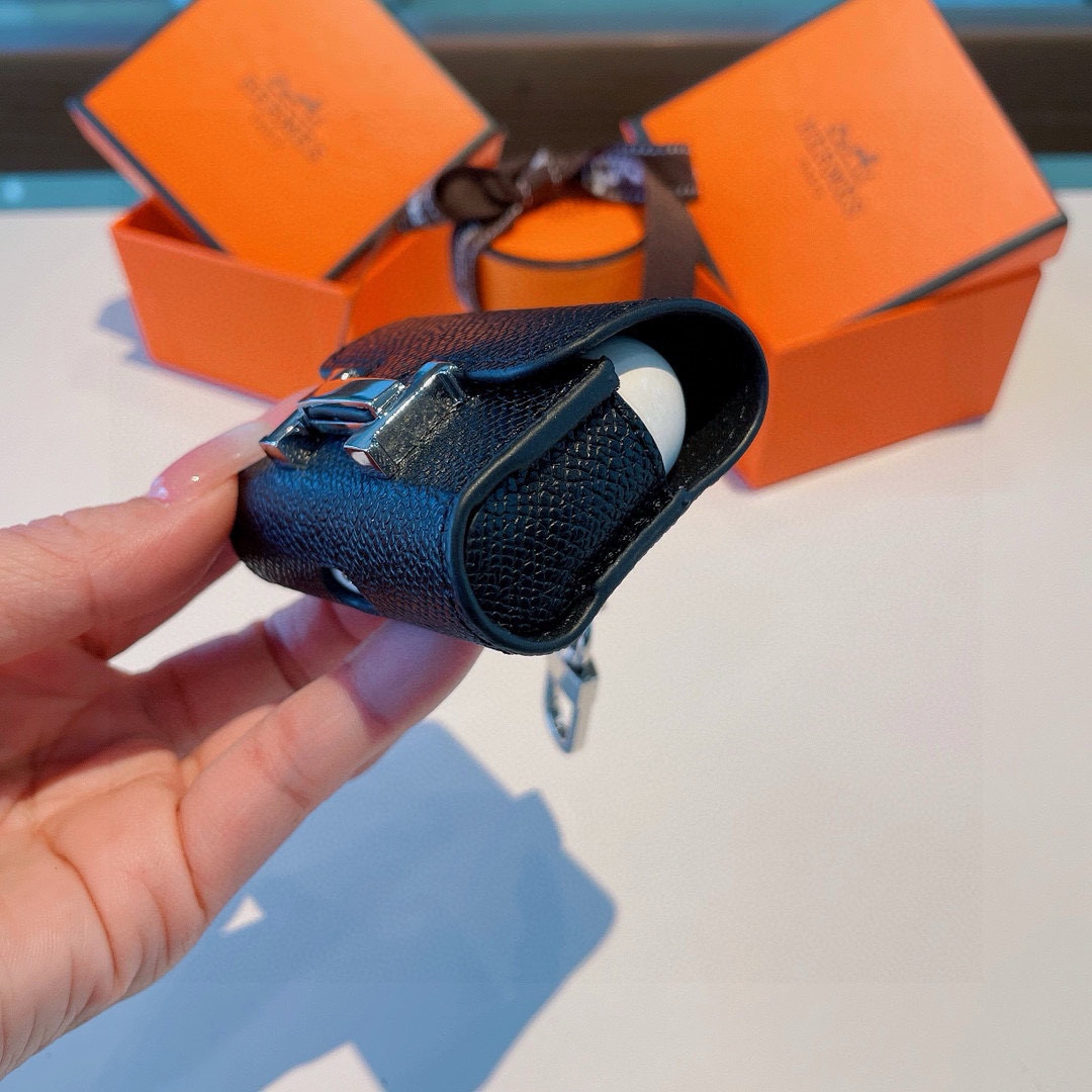 ❤️爱马仕💥官网1:1耳机包 手掌纹皮料 金属Logo 时尚迷你斜挎包包 可以当包饰，耳机包一举两得！