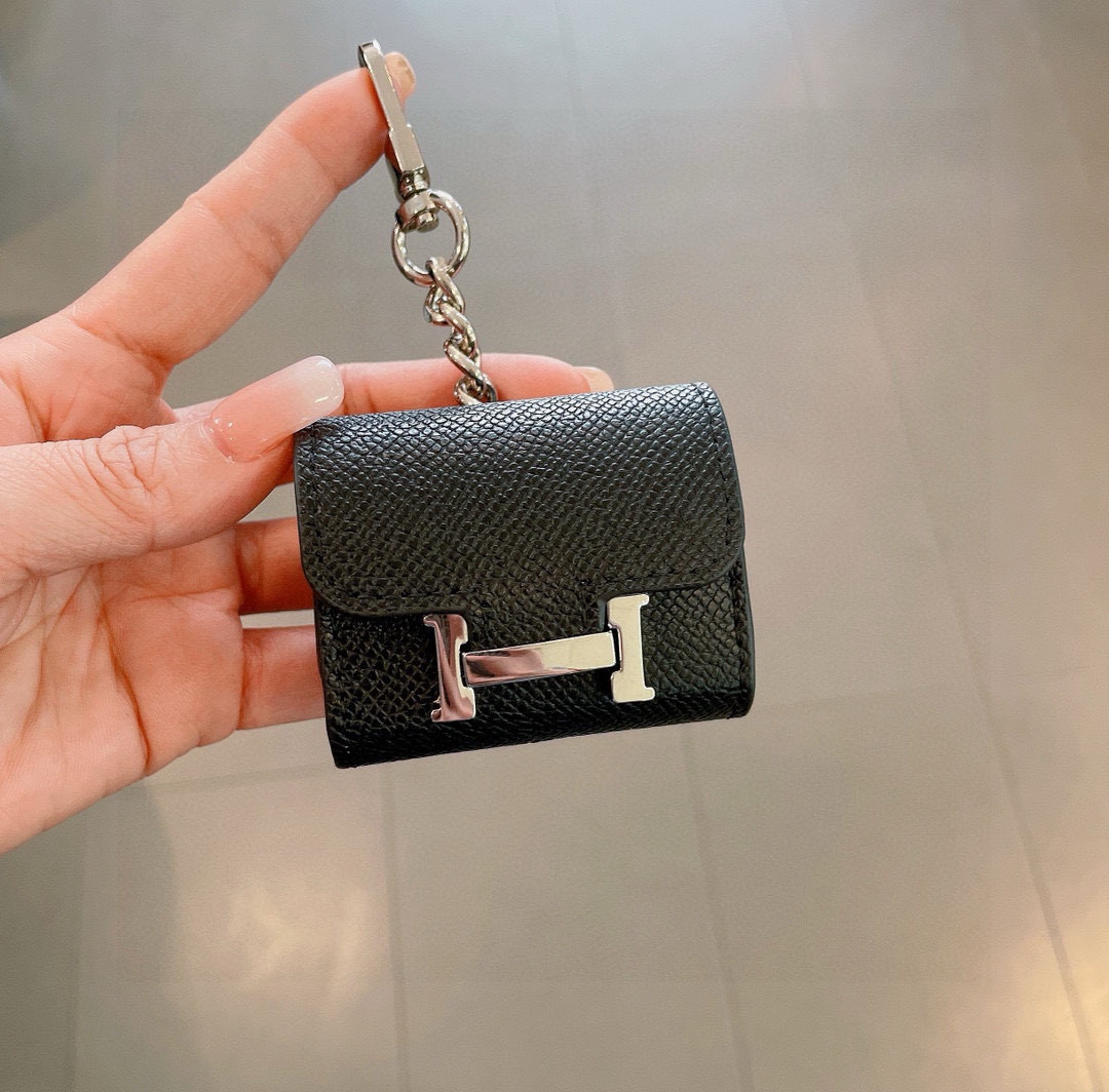 ❤️爱马仕💥官网1:1耳机包 手掌纹皮料 金属Logo 时尚迷你斜挎包包 可以当包饰，耳机包一举两得！
