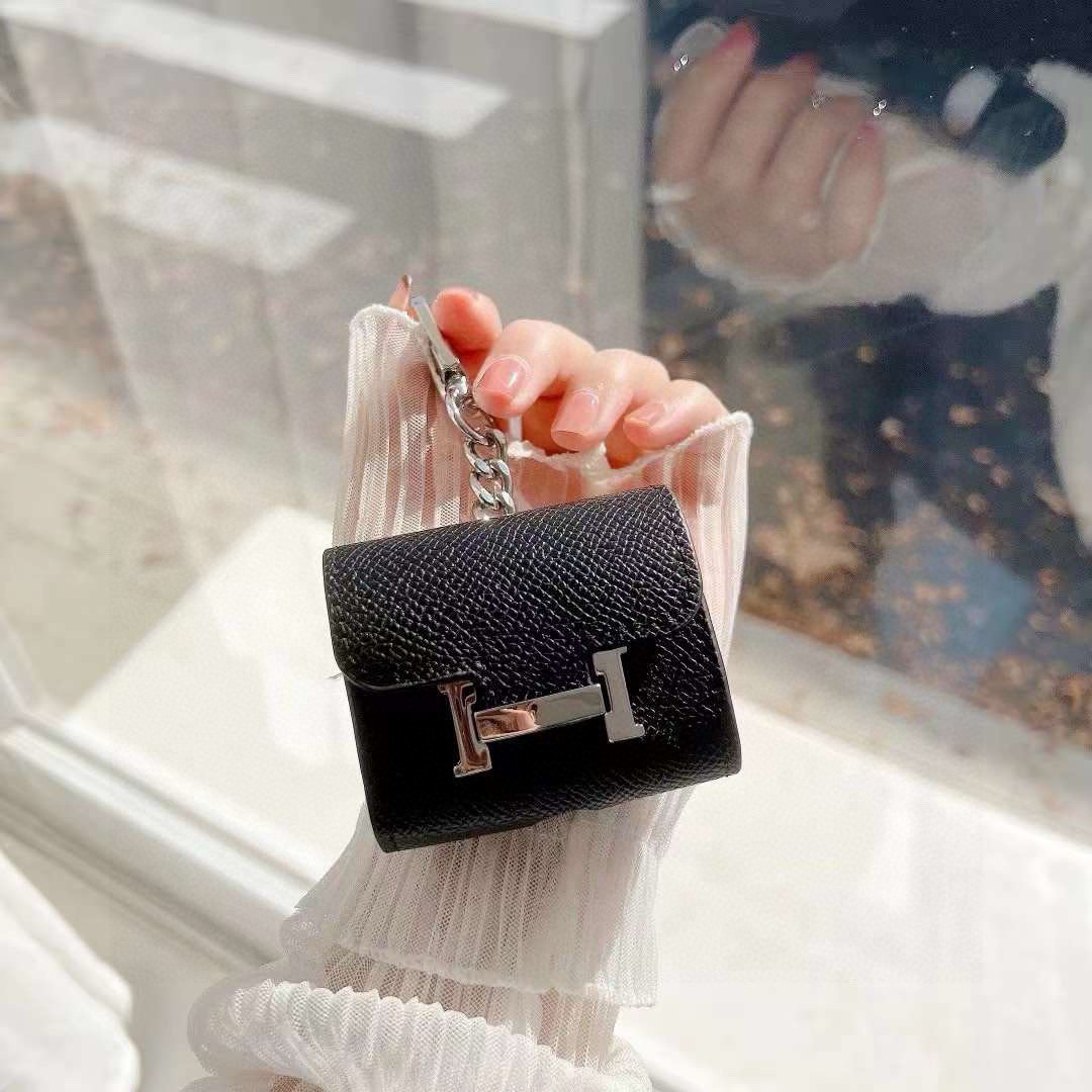 ❤️爱马仕💥官网1:1耳机包 手掌纹皮料 金属Logo 时尚迷你斜挎包包 可以当包饰，耳机包一举两得！