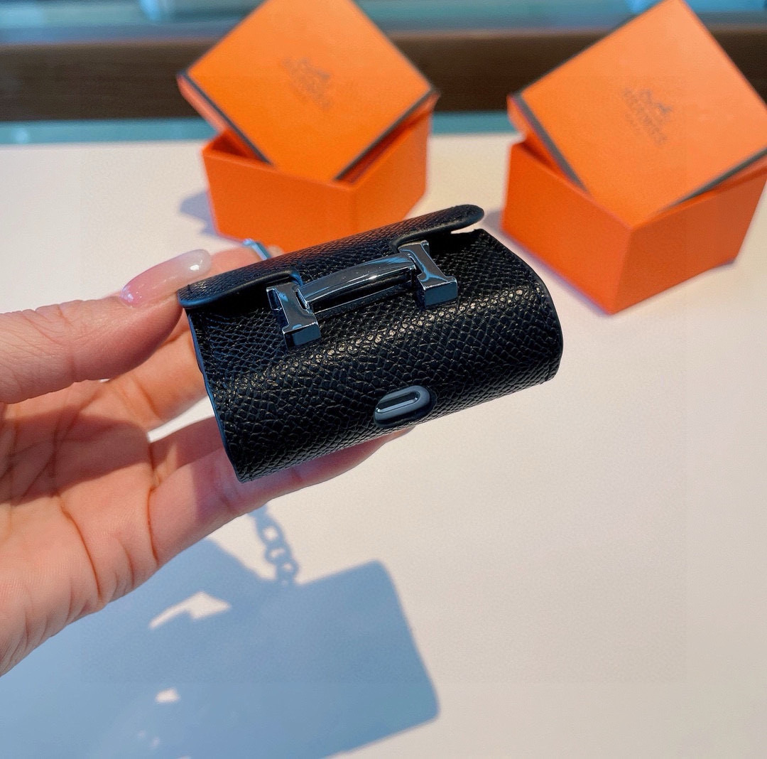 ❤️爱马仕💥官网1:1耳机包 手掌纹皮料 金属Logo 时尚迷你斜挎包包 可以当包饰，耳机包一举两得！