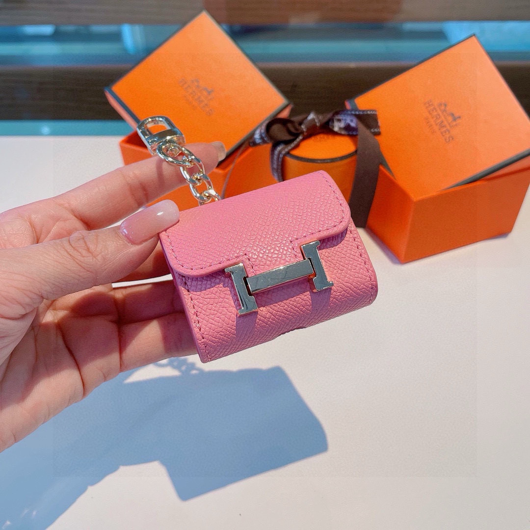 ❤️爱马仕💥官网1:1耳机包 手掌纹皮料 金属Logo 时尚迷你斜挎包包 可以当包饰，耳机包一举两得！