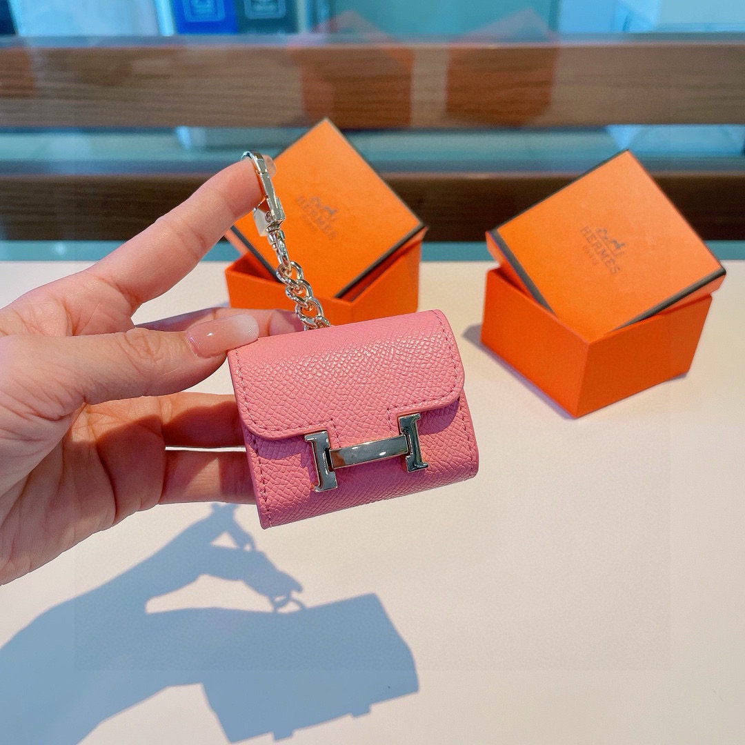 ❤️爱马仕💥官网1:1耳机包 手掌纹皮料 金属Logo 时尚迷你斜挎包包 可以当包饰，耳机包一举两得！