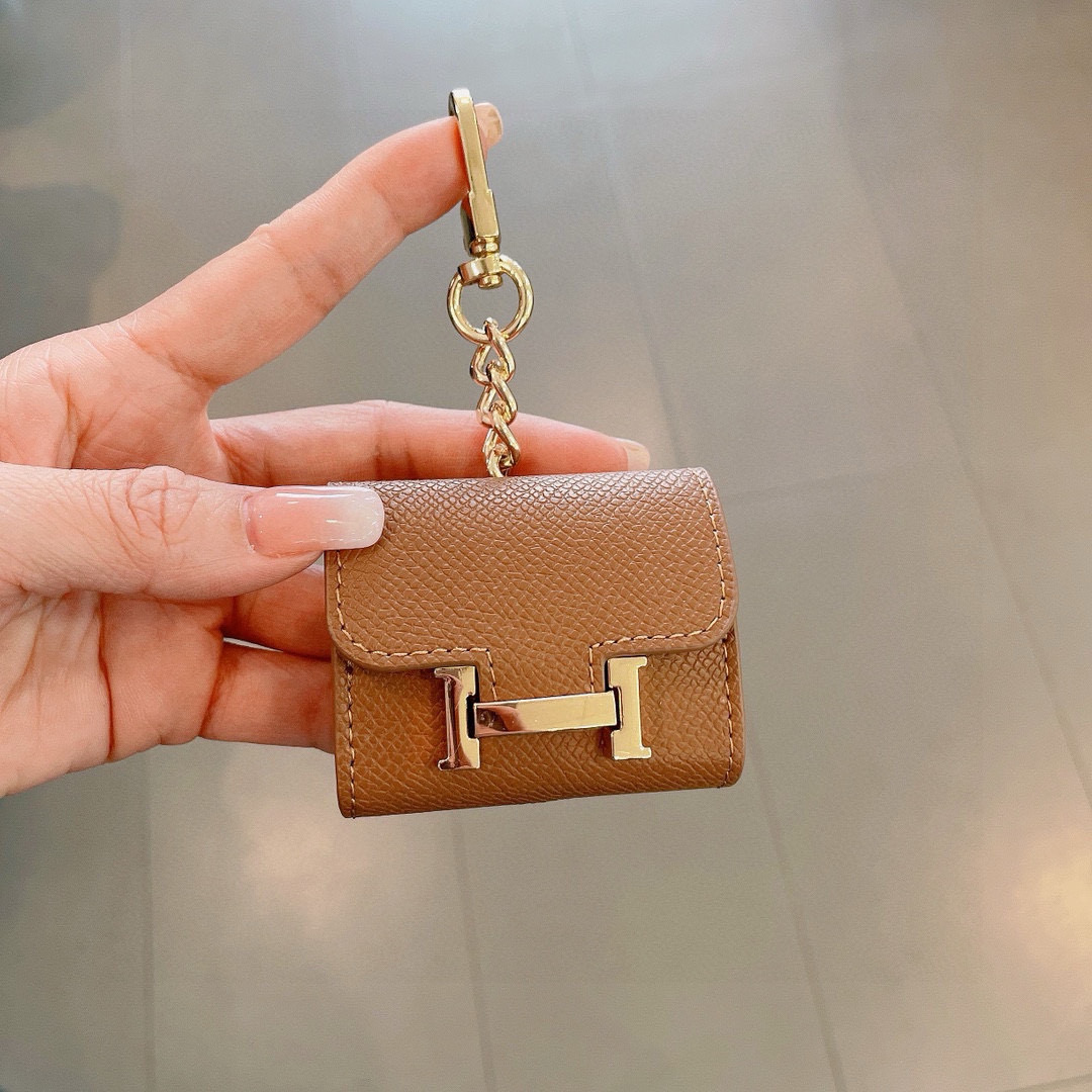 ❤️爱马仕💥官网1:1耳机包 手掌纹皮料 金属Logo 时尚迷你斜挎包包 可以当包饰，耳机包一举两得！