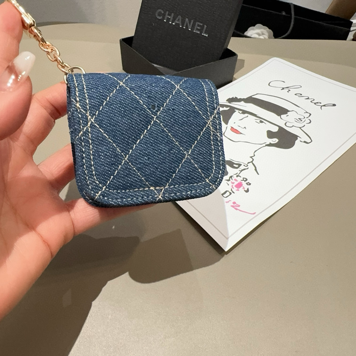 需斜挎⛓️链条另➕5🔥香奈儿蓝牙耳机包，牛仔耳机包挂饰 通用尺寸7.3*6.5*3cm