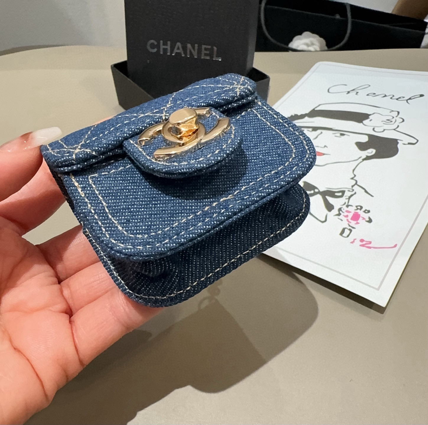 需斜挎⛓️链条另➕5🔥香奈儿蓝牙耳机包，牛仔耳机包挂饰 通用尺寸7.3*6.5*3cm