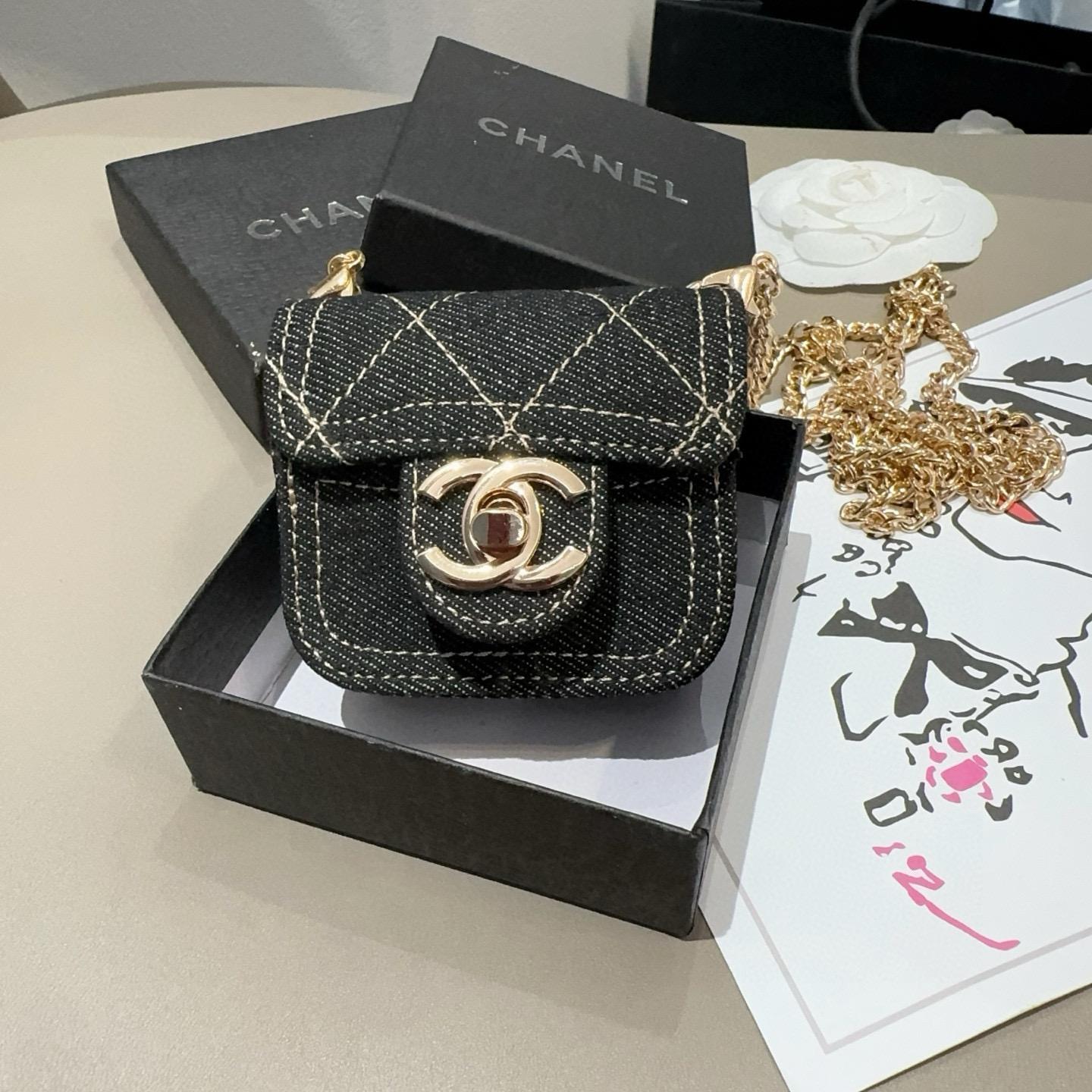 需斜挎⛓️链条另➕5🔥香奈儿蓝牙耳机包，牛仔耳机包挂饰 通用尺寸7.3*6.5*3cm