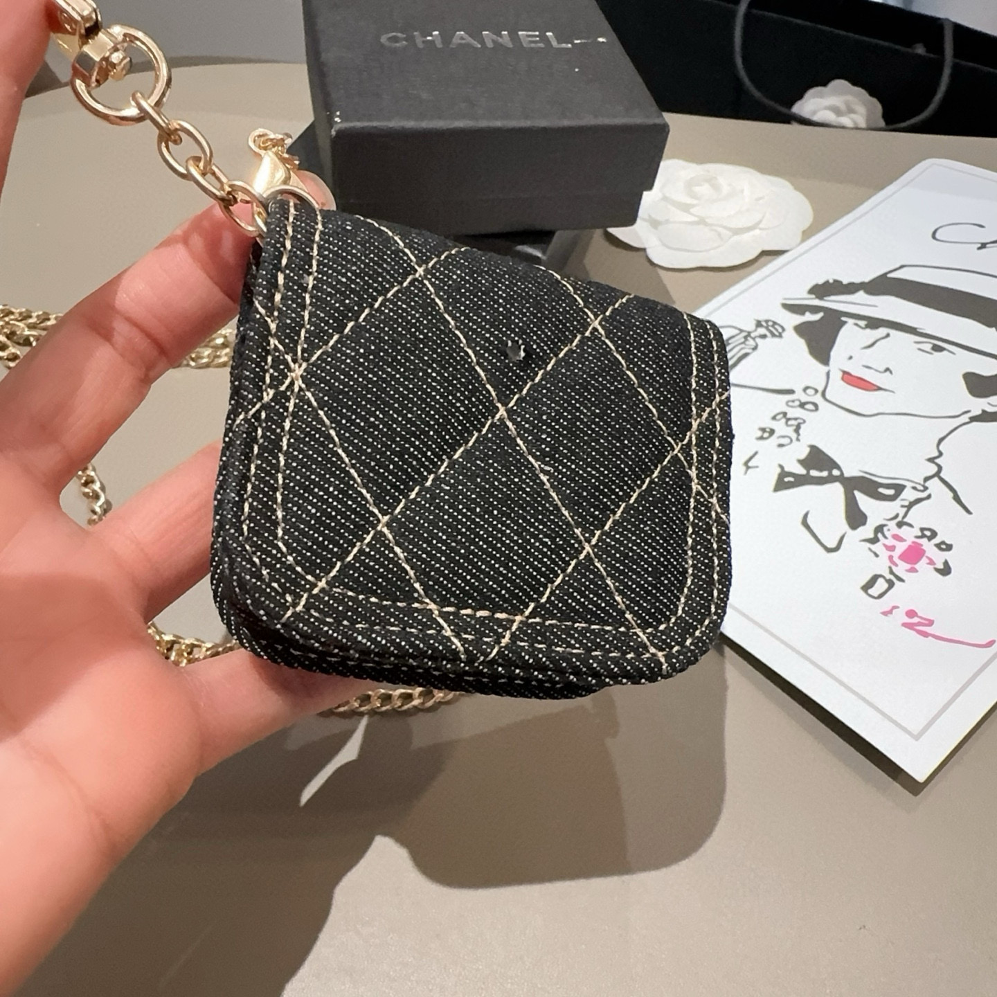 需斜挎⛓️链条另➕5🔥香奈儿蓝牙耳机包，牛仔耳机包挂饰 通用尺寸7.3*6.5*3cm