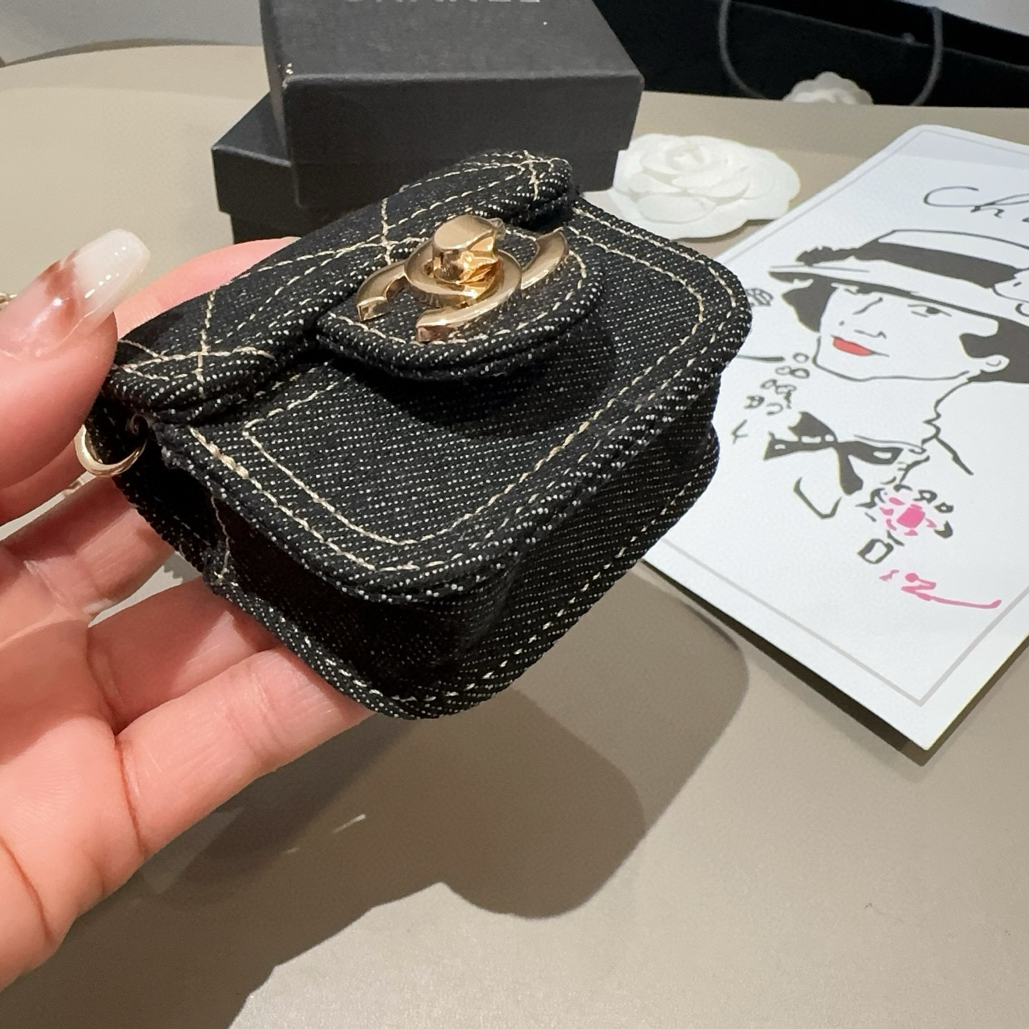 需斜挎⛓️链条另➕5🔥香奈儿蓝牙耳机包，牛仔耳机包挂饰 通用尺寸7.3*6.5*3cm