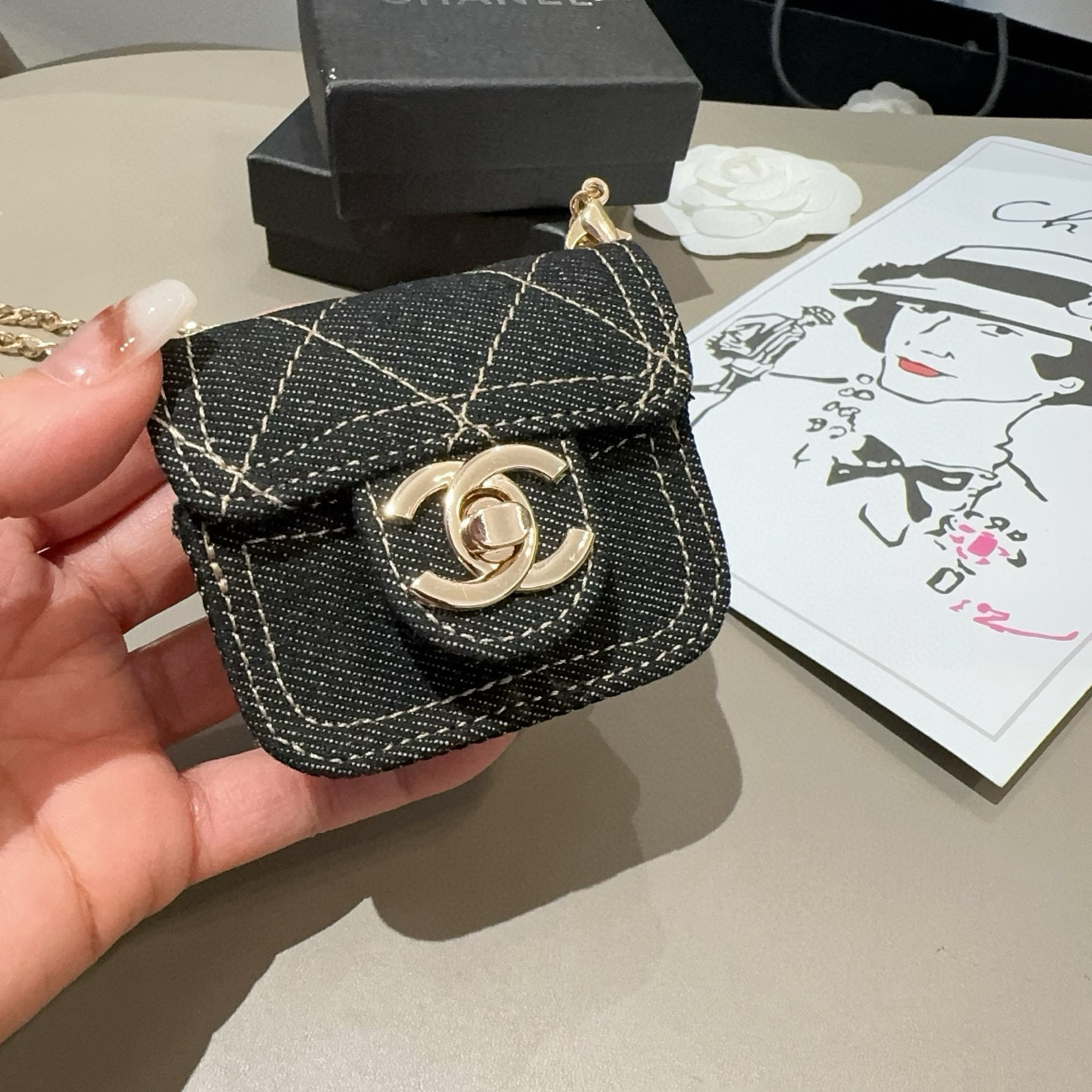 需斜挎⛓️链条另➕5🔥香奈儿蓝牙耳机包，牛仔耳机包挂饰 通用尺寸7.3*6.5*3cm