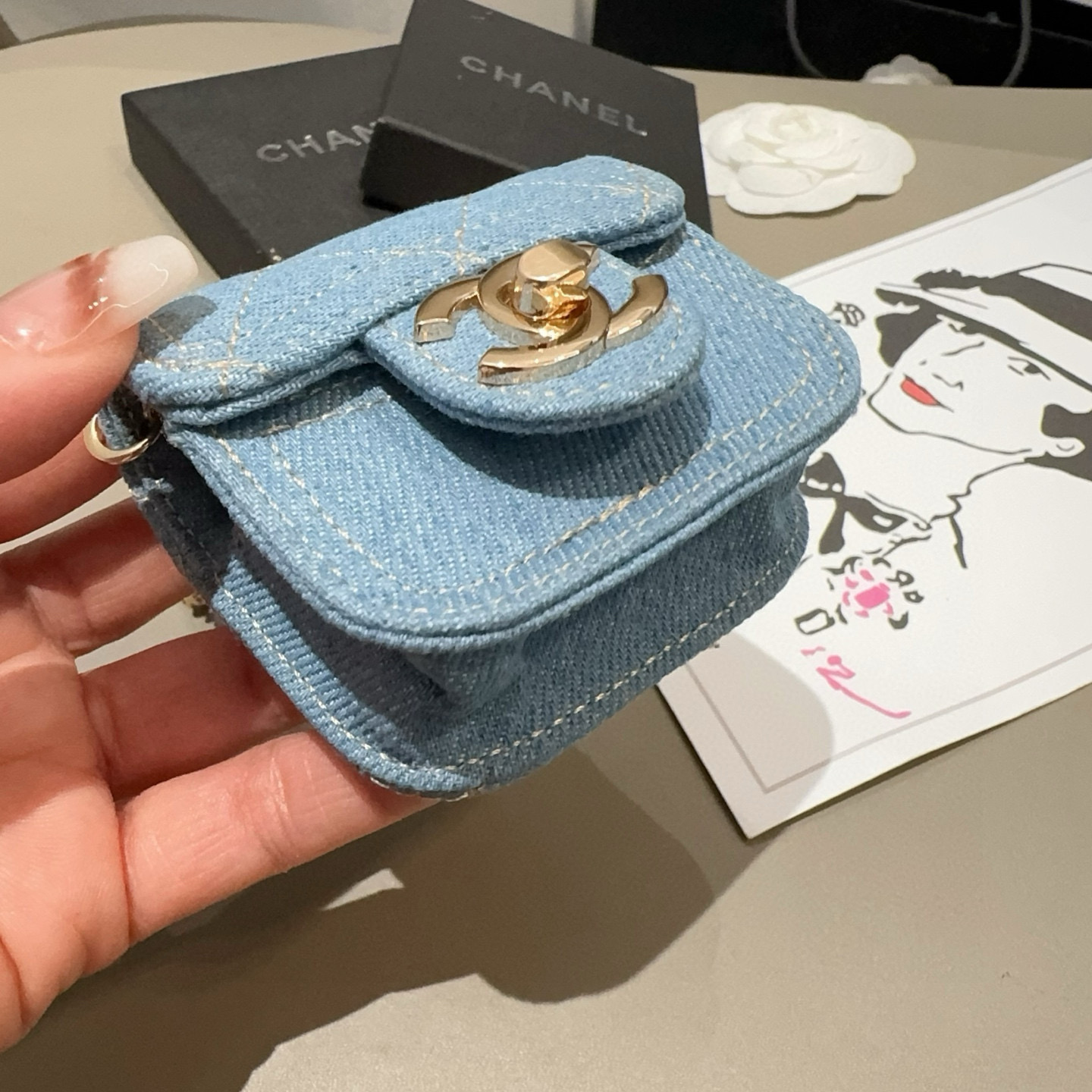 需斜挎⛓️链条另➕5🔥香奈儿蓝牙耳机包，牛仔耳机包挂饰 通用尺寸7.3*6.5*3cm