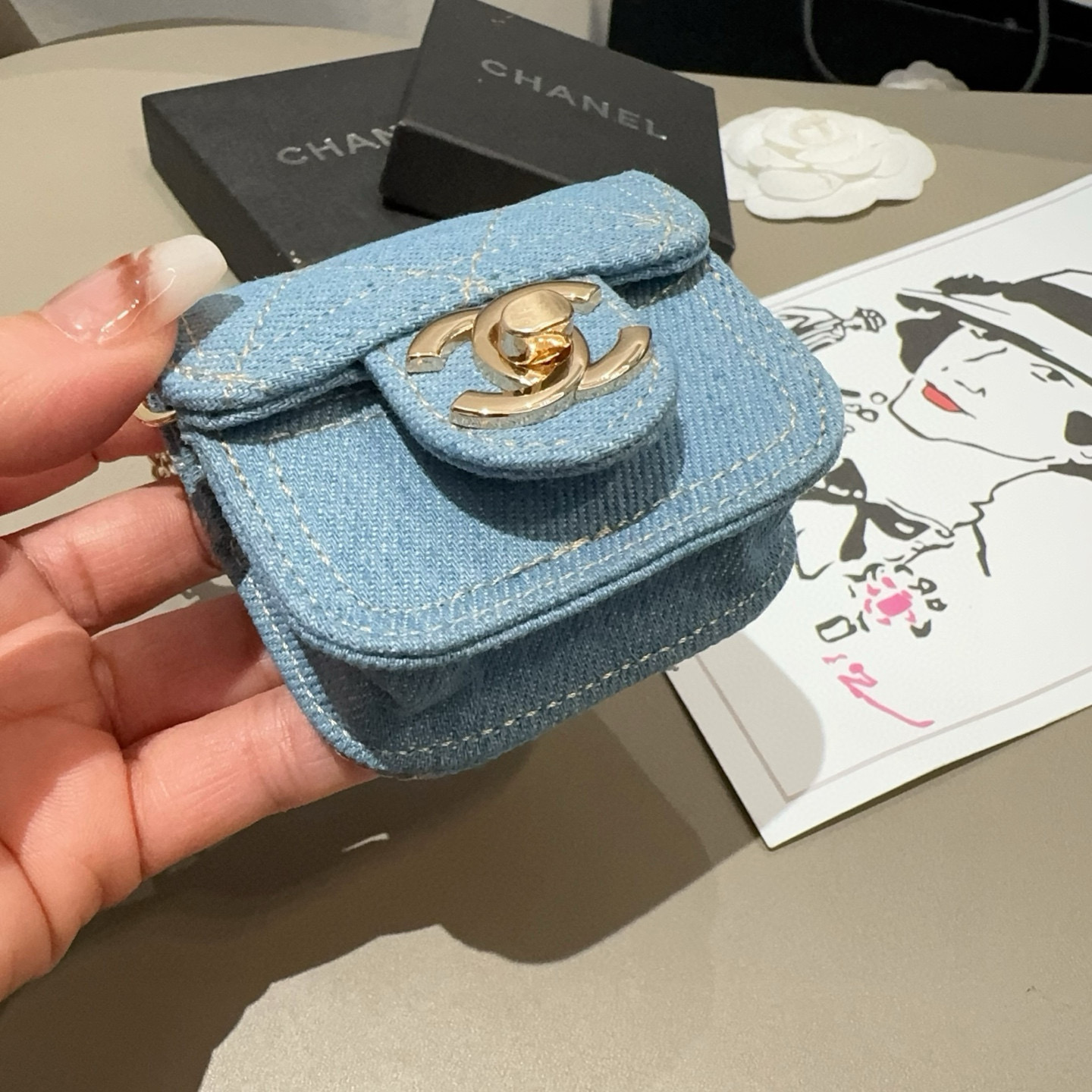 需斜挎⛓️链条另➕5🔥香奈儿蓝牙耳机包，牛仔耳机包挂饰 通用尺寸7.3*6.5*3cm