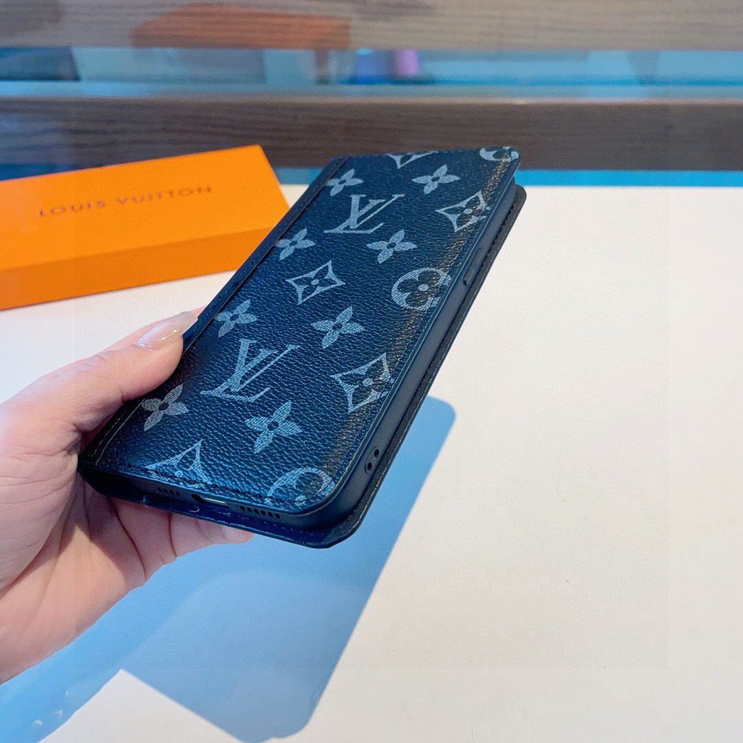 上新🎉🎉🎉🎉LV老花拼接原版皮套 卡套 官网同步经典老花手机套 配手机壳型号：为了不出现报错型号，请打开