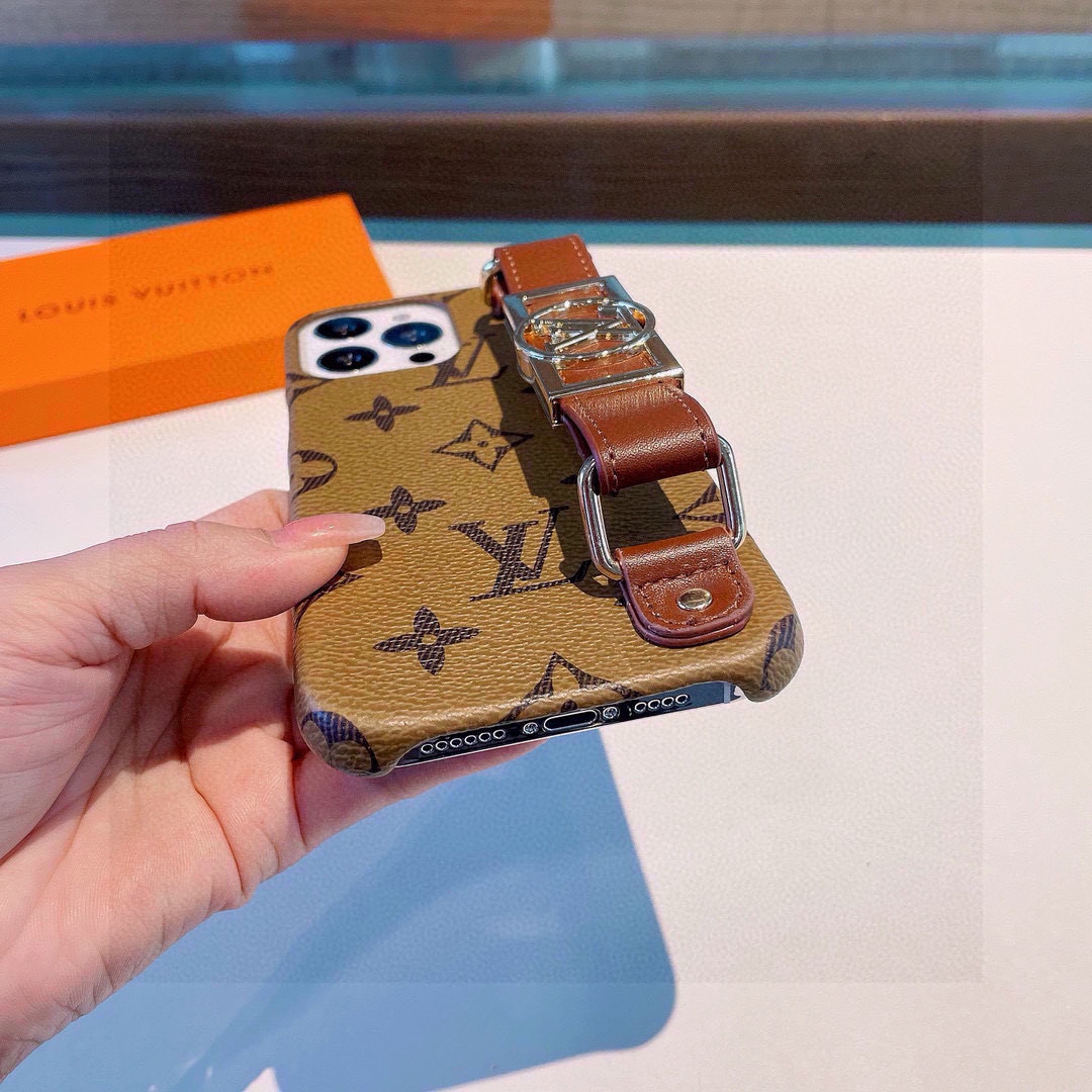 💥LV手腕手机壳，官网同步达芙妮系列三包手机壳，按键全包 ，高档五金，高端奢华[强]型号：为了不出现报错