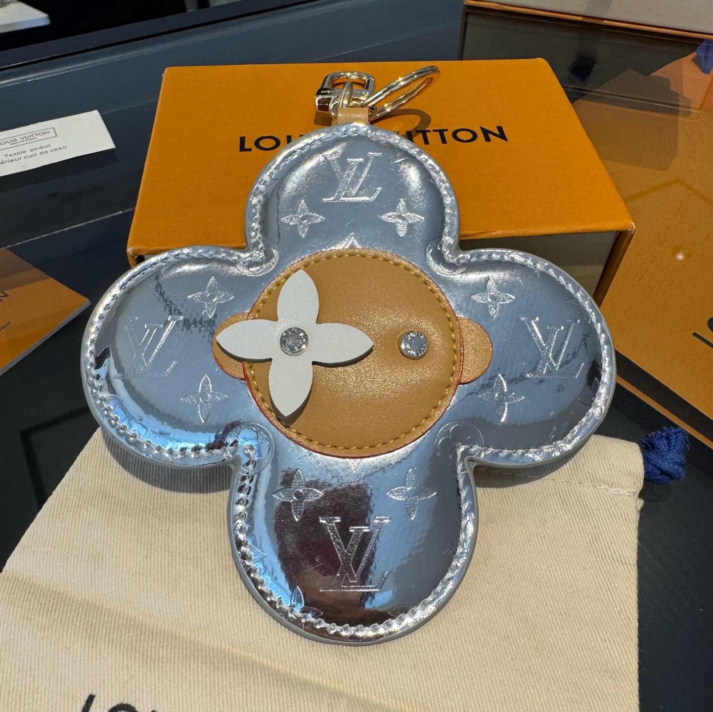 LV钥匙扣Vivienne挂饰 大号 太阳花 包包挂件