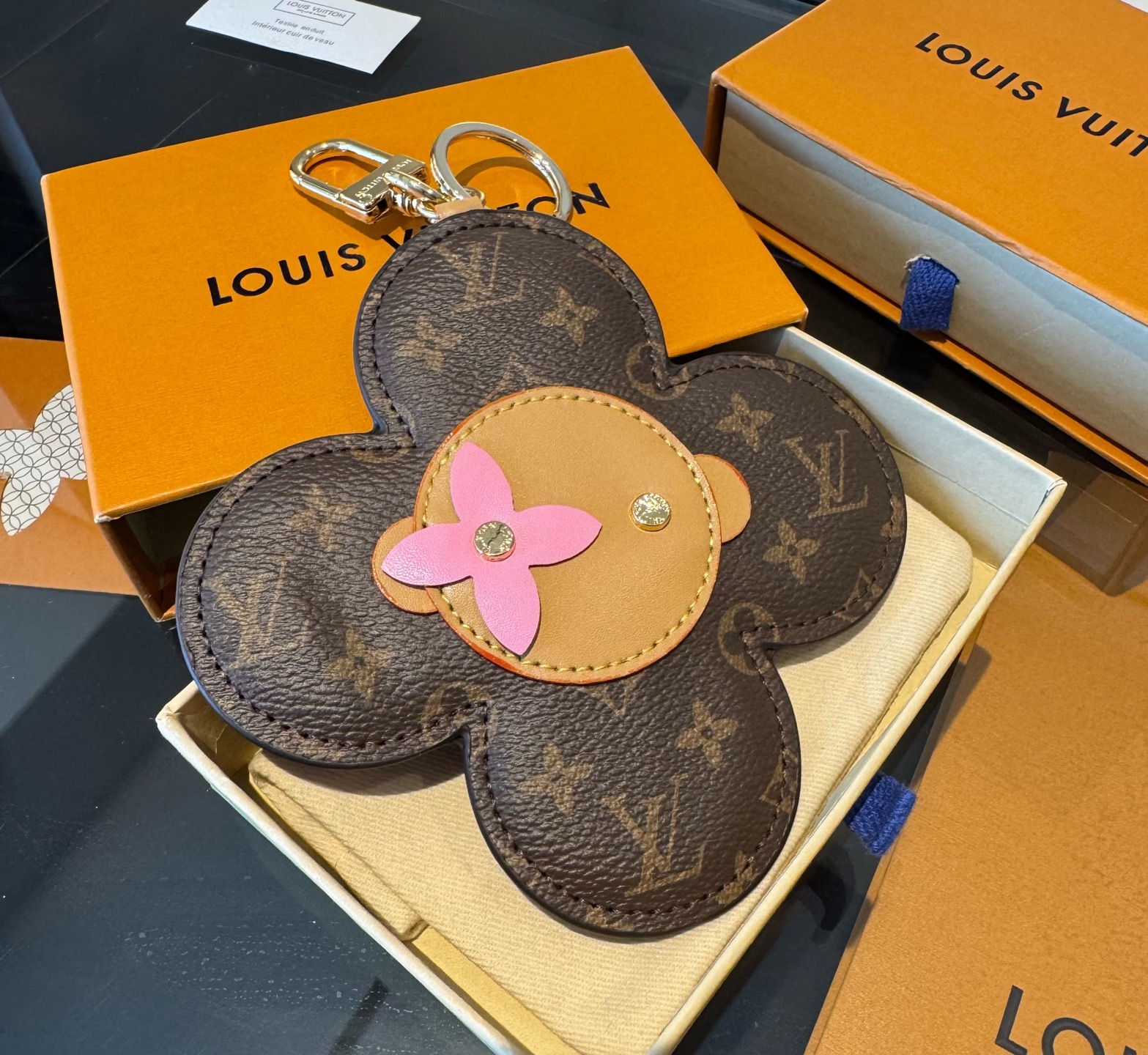 LV钥匙扣Vivienne挂饰 大号 太阳花 包包挂件