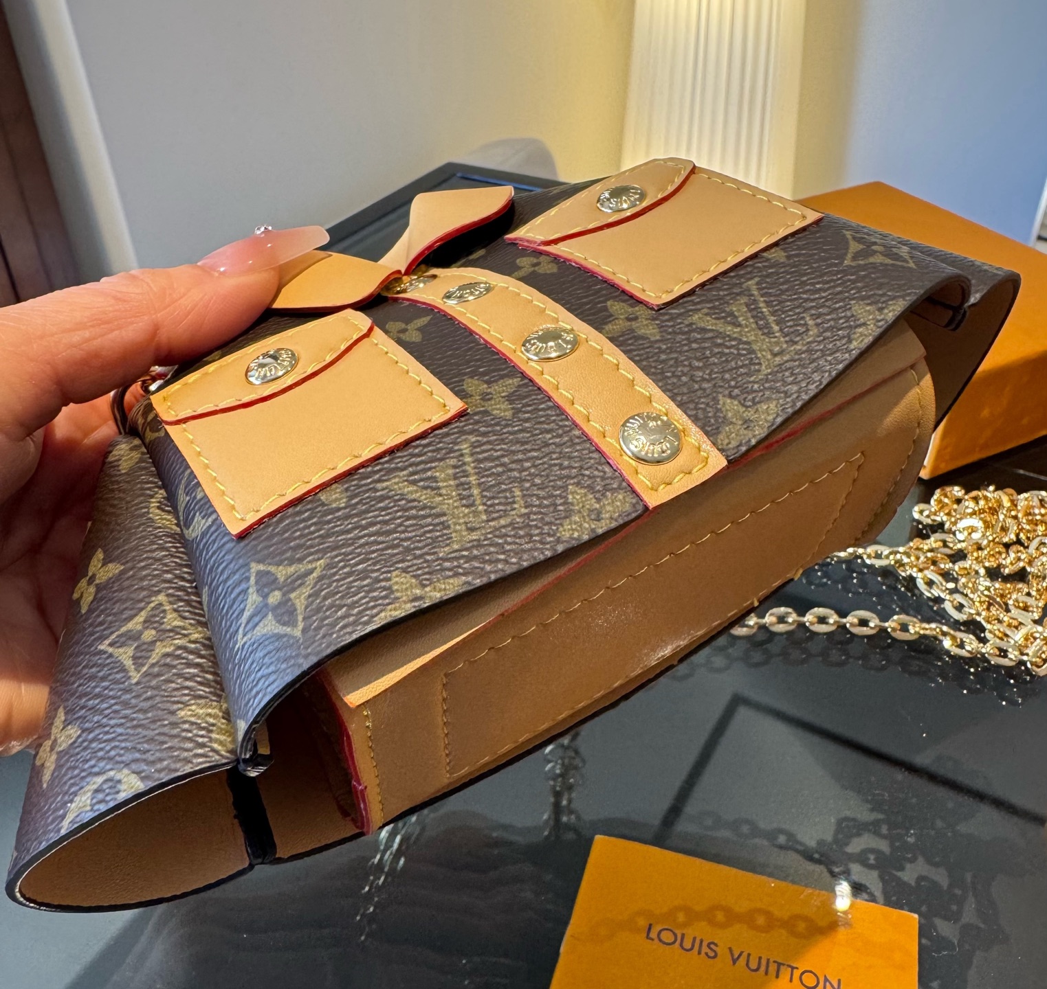 🔥LV挂件 衣服斜挎mini包包19×7×11㎝可装口红，耳机，车钥匙等