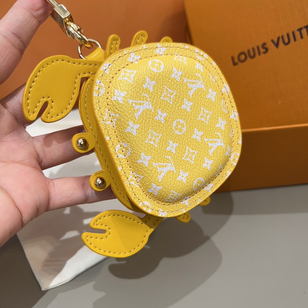 。官网新品 热卖Louis Vuitton 路易威登lv 小螃蟹耳机包钥匙扣挂件挂饰 Lv钥匙包蓝牙耳机