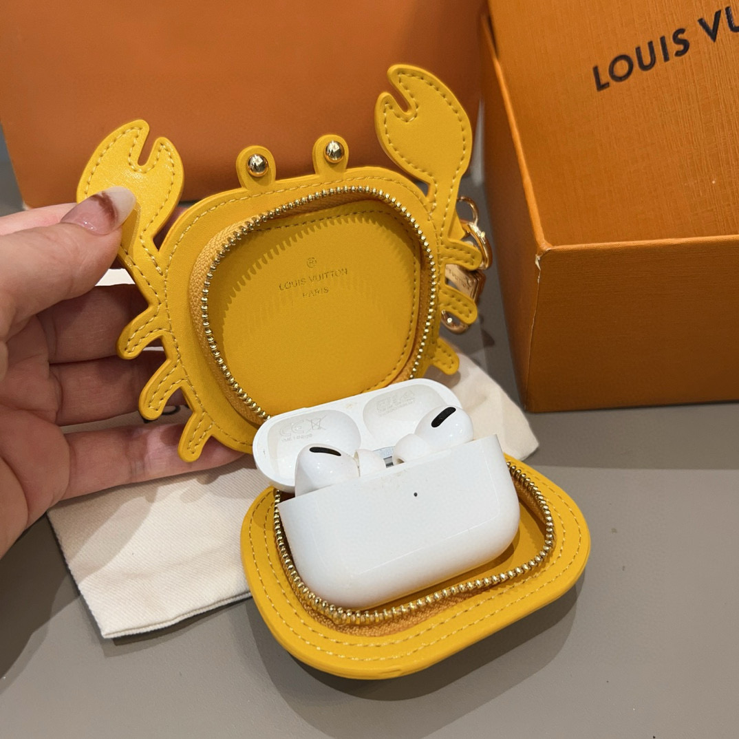 。官网新品 热卖Louis Vuitton 路易威登lv 小螃蟹耳机包钥匙扣挂件挂饰 Lv钥匙包蓝牙耳机