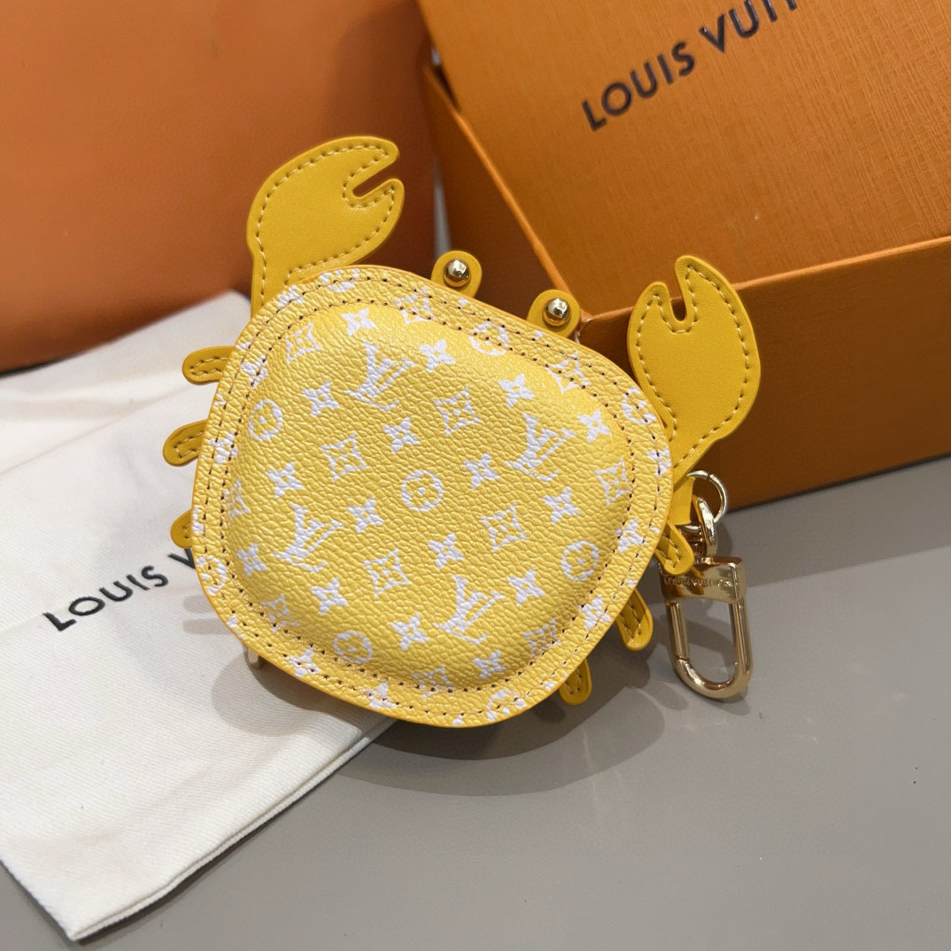 。官网新品 热卖Louis Vuitton 路易威登lv 小螃蟹耳机包钥匙扣挂件挂饰 Lv钥匙包蓝牙耳机