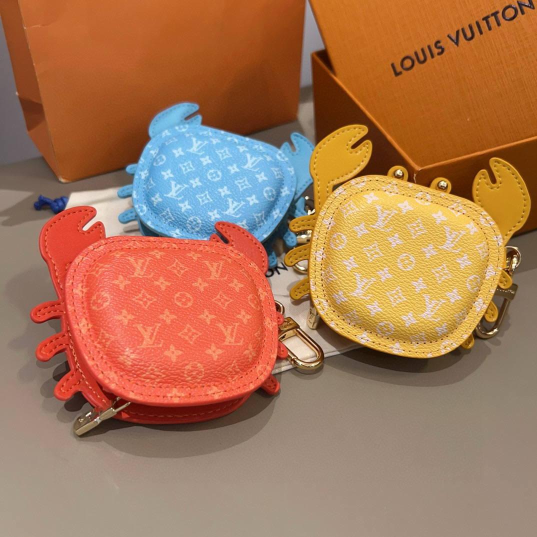 。官网新品 热卖Louis Vuitton 路易威登lv 小螃蟹耳机包钥匙扣挂件挂饰 Lv钥匙包蓝牙耳机