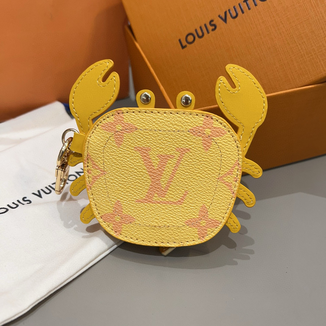 。官网新品 热卖Louis Vuitton 路易威登lv 小螃蟹耳机包钥匙扣挂件挂饰 Lv钥匙包蓝牙耳机