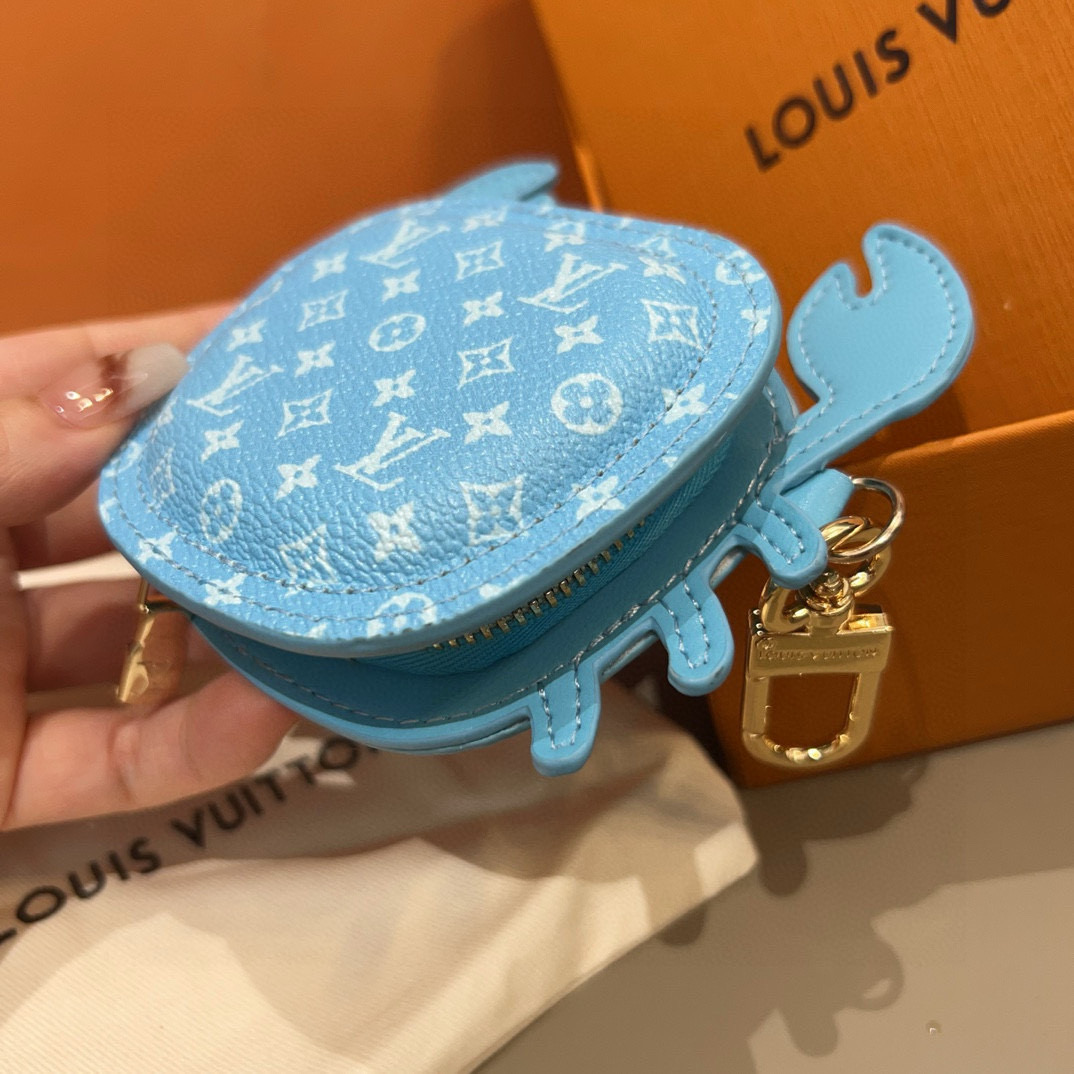 。官网新品 热卖Louis Vuitton 路易威登lv 小螃蟹耳机包钥匙扣挂件挂饰 Lv钥匙包蓝牙耳机