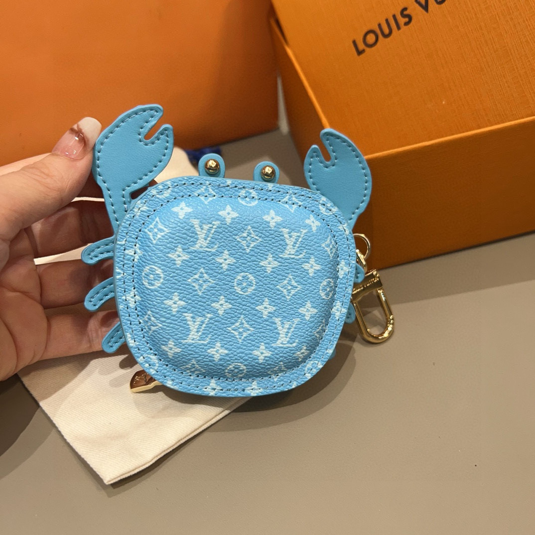 。官网新品 热卖Louis Vuitton 路易威登lv 小螃蟹耳机包钥匙扣挂件挂饰 Lv钥匙包蓝牙耳机