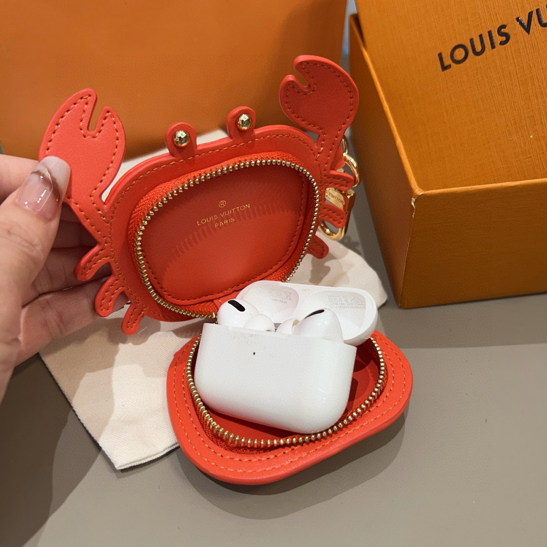 。官网新品 热卖Louis Vuitton 路易威登lv 小螃蟹耳机包钥匙扣挂件挂饰 Lv钥匙包蓝牙耳机