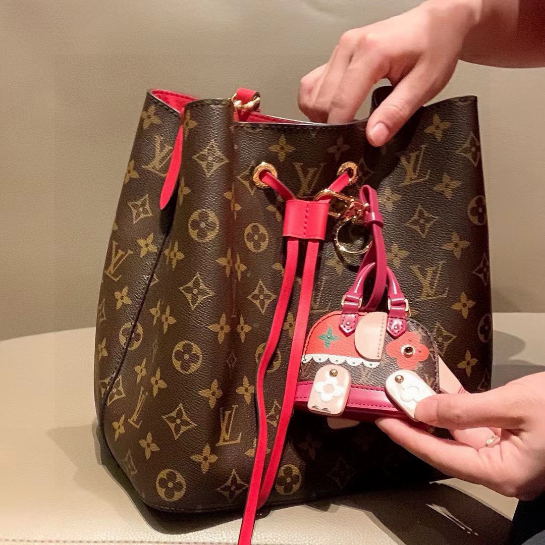 ❗爆款🔥路易威登LOUIS VUITTON 新款 mini小狗贝壳包 LV包包挂饰，钥匙扣，零钱包，耳机
