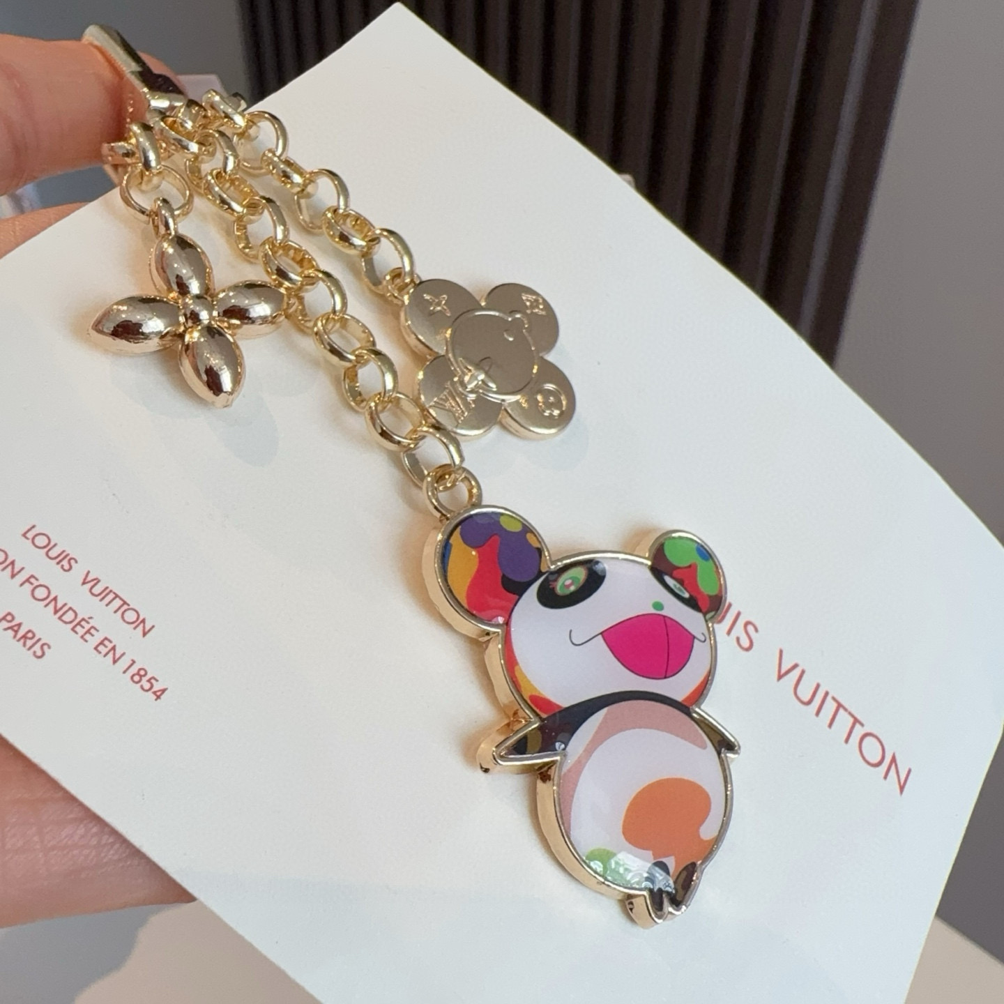 🔥LV村上隆熊猫人钥匙扣包包挂饰 LV X TM LV ICONICSUPERFLAT 钥匙扣路易威登再