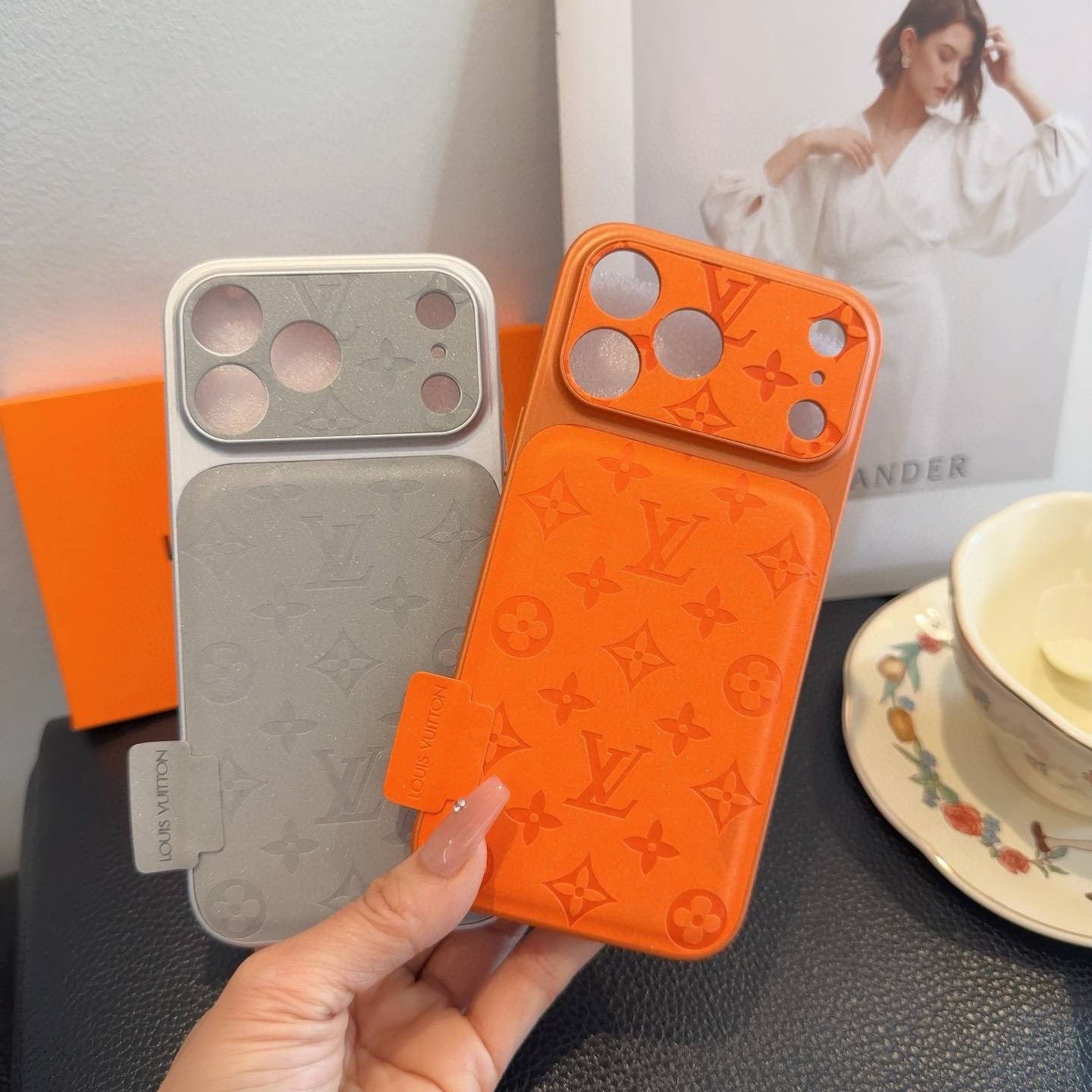 星宇橙系列 lv 秒变17 压花闪粉全包精孔手机壳型号：为了不出现报错型号，请打开本机查看手机设置显示的