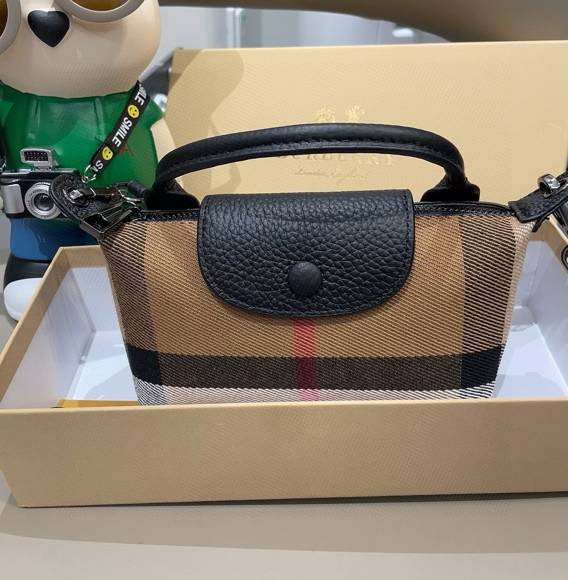 ❤️Burberry巴宝莉手机包，经典格子帆布拼接牛皮，斜挎小包官网同款 mini手提包包生活出门不需要