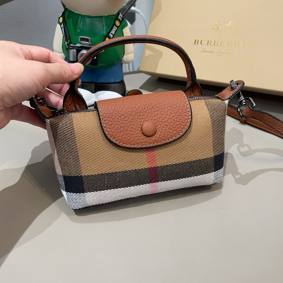 ❤️Burberry巴宝莉手机包，经典格子帆布拼接牛皮，斜挎小包官网同款 mini手提包包生活出门不需要