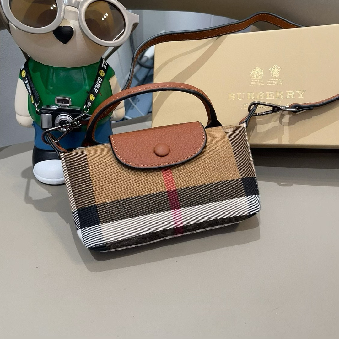 ❤️Burberry巴宝莉手机包，经典格子帆布拼接牛皮，斜挎小包官网同款 mini手提包包生活出门不需要