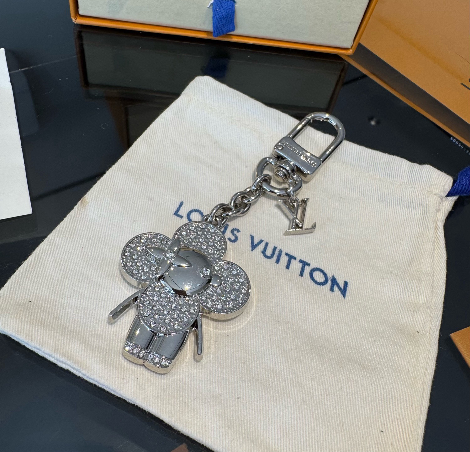 LV钥匙扣 薇薇安新款钥匙扣 包包挂件包饰SPring Street Chain 包饰将 Monogra