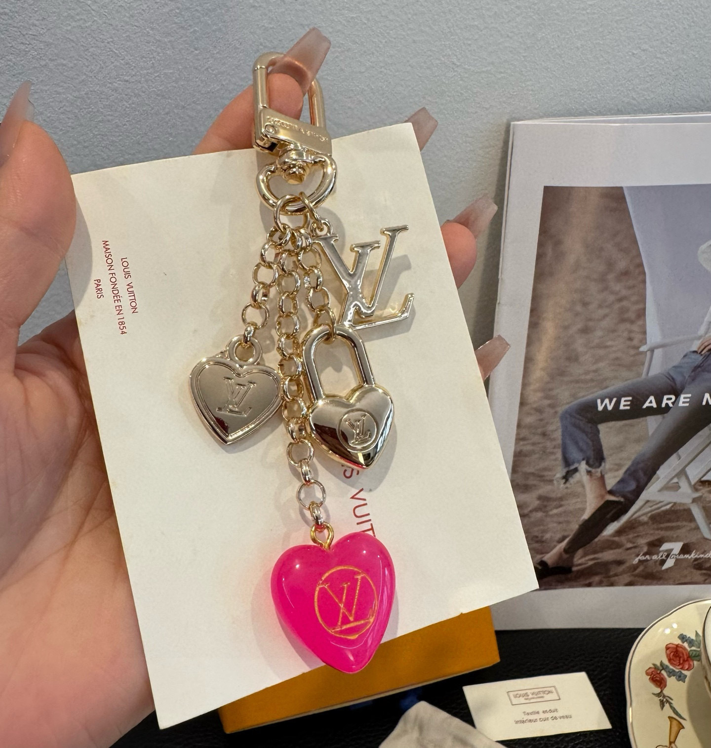 🔥Lv 钥匙扣包包挂件挂饰SPring Street Chain 包饰将 Monogram 花卉💗和 L