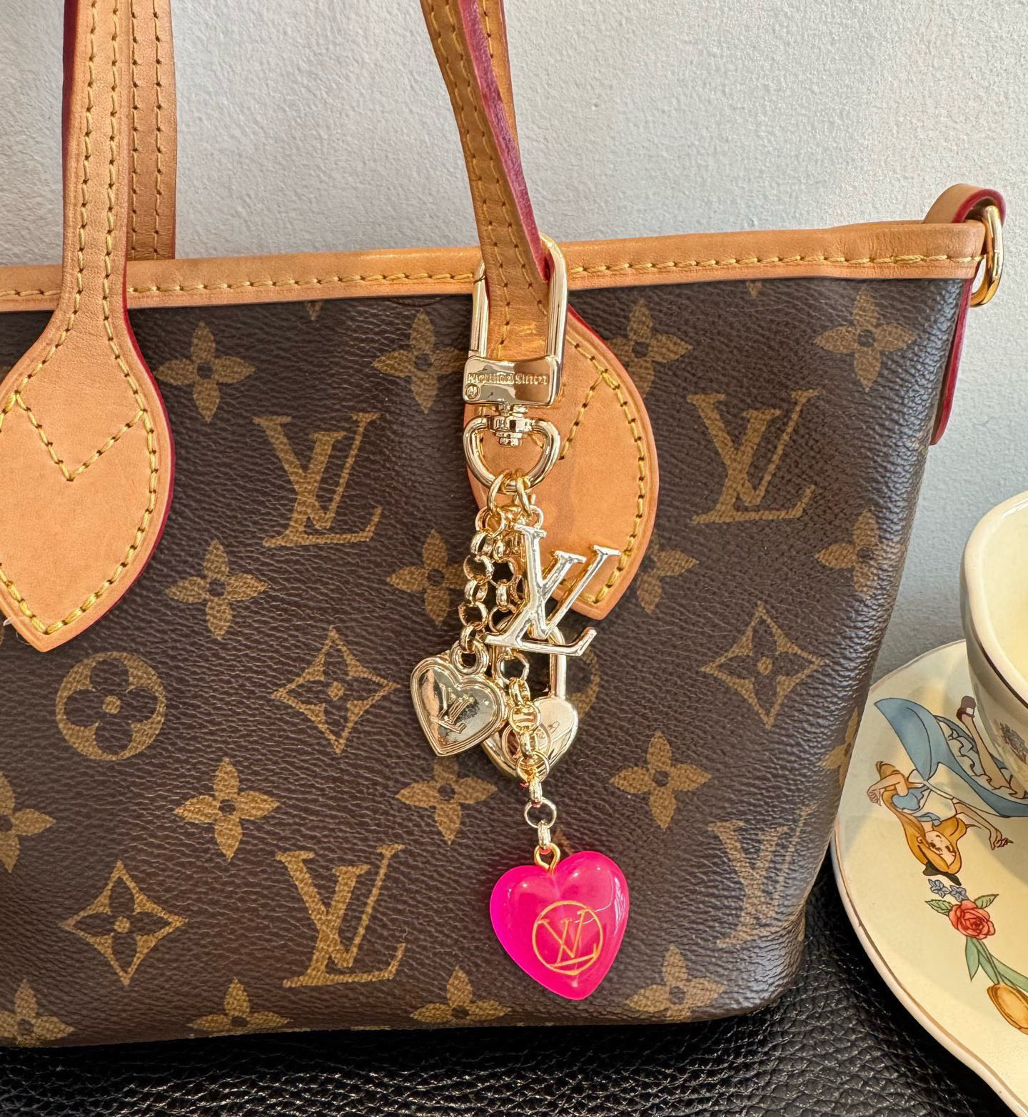 🔥Lv 钥匙扣包包挂件挂饰SPring Street Chain 包饰将 Monogram 花卉💗和 L