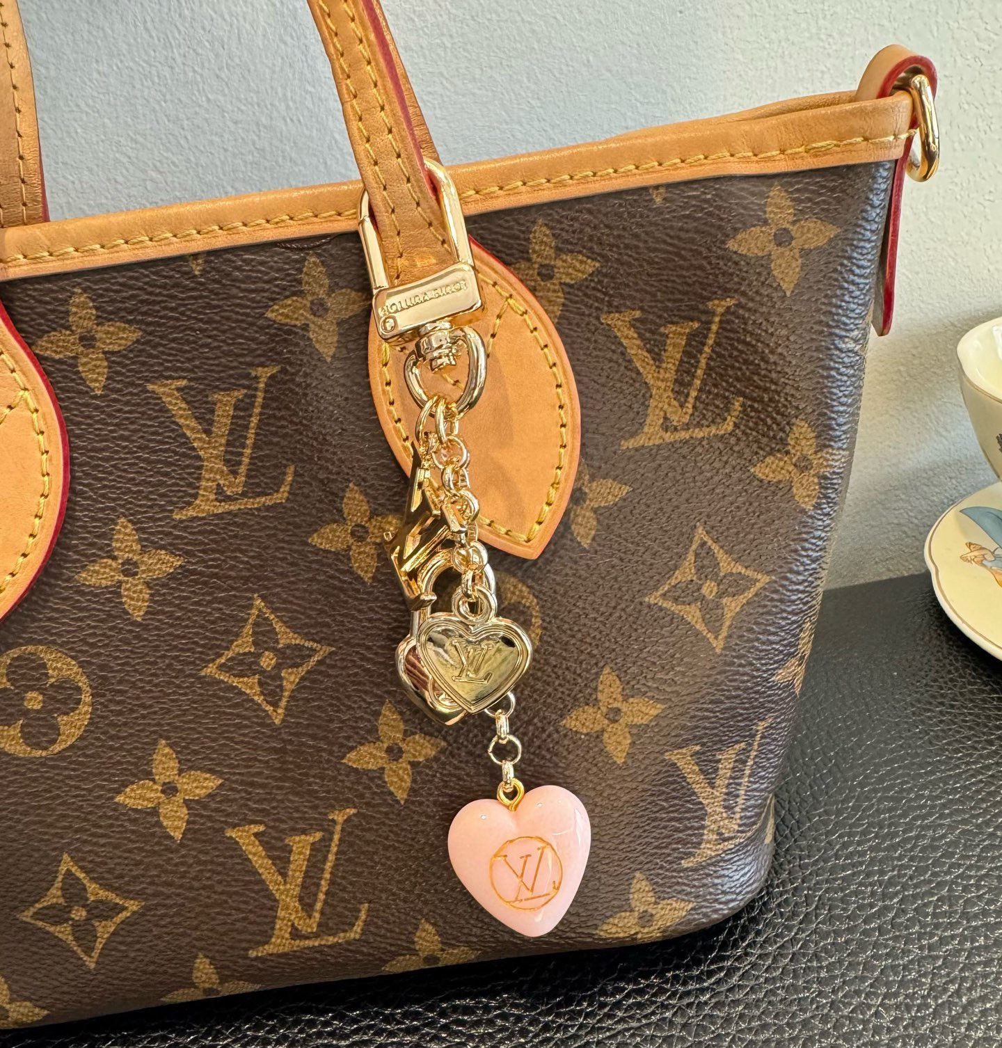 🔥Lv 钥匙扣包包挂件挂饰SPring Street Chain 包饰将 Monogram 花卉💗和 L