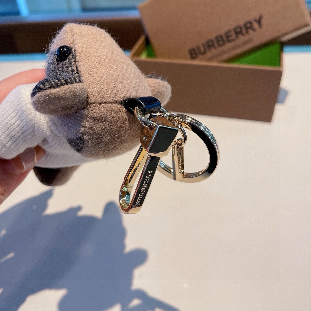 Burberry代工厂小熊🐻挂件，巴宝莉🐻毛衣泰迪熊钥匙扣挂件 温柔到心里🥰 准备已久、精致自留 ！内部