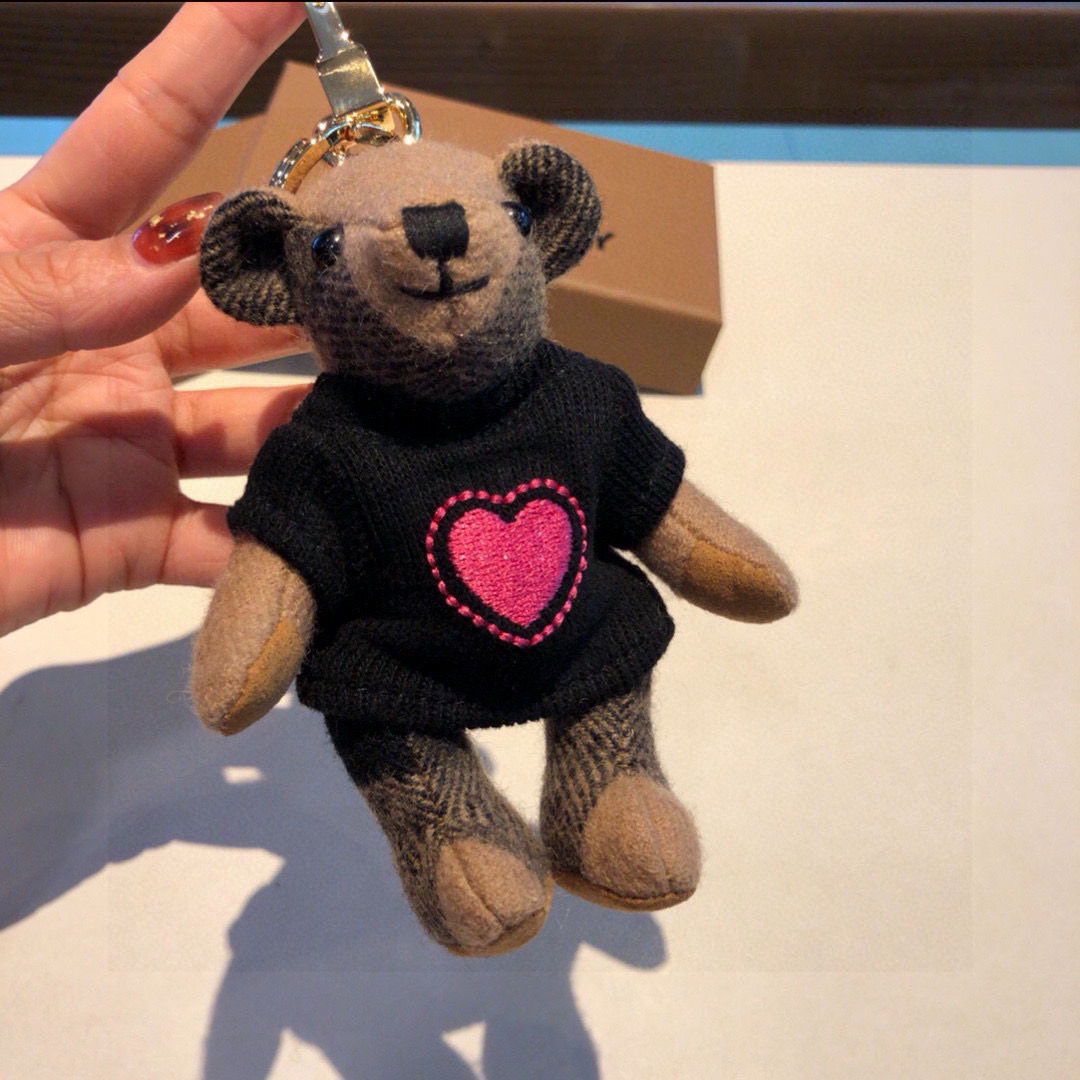 Burberry代工厂小熊🐻挂件，巴宝莉🐻毛衣泰迪熊钥匙扣挂件 温柔到心里🥰 准备已久、精致自留 ！内部