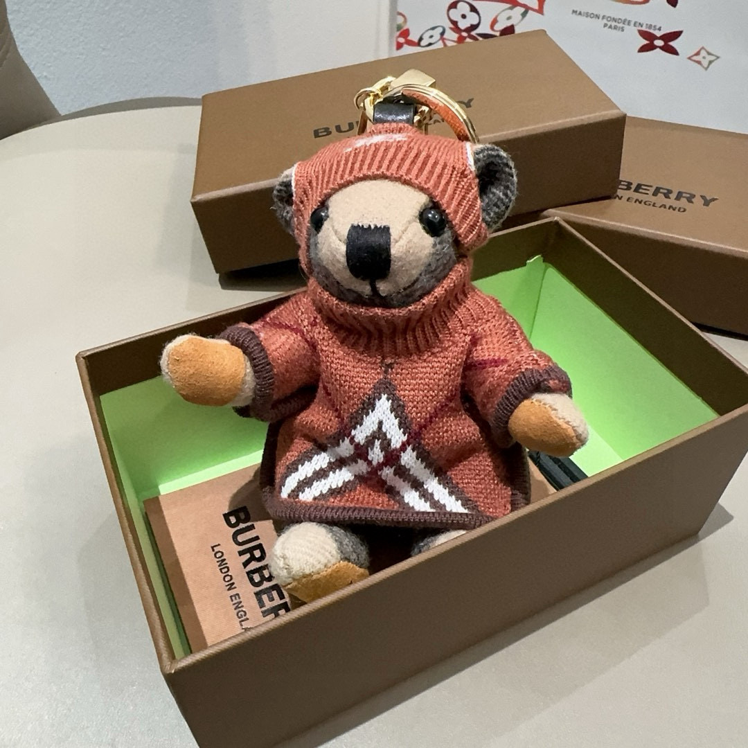 🔥Burberry代工厂小熊🐻挂件，巴宝莉🐻毛衣泰迪熊钥匙扣包饰挂件 温柔到心里🥰 准备已久、精致自留 