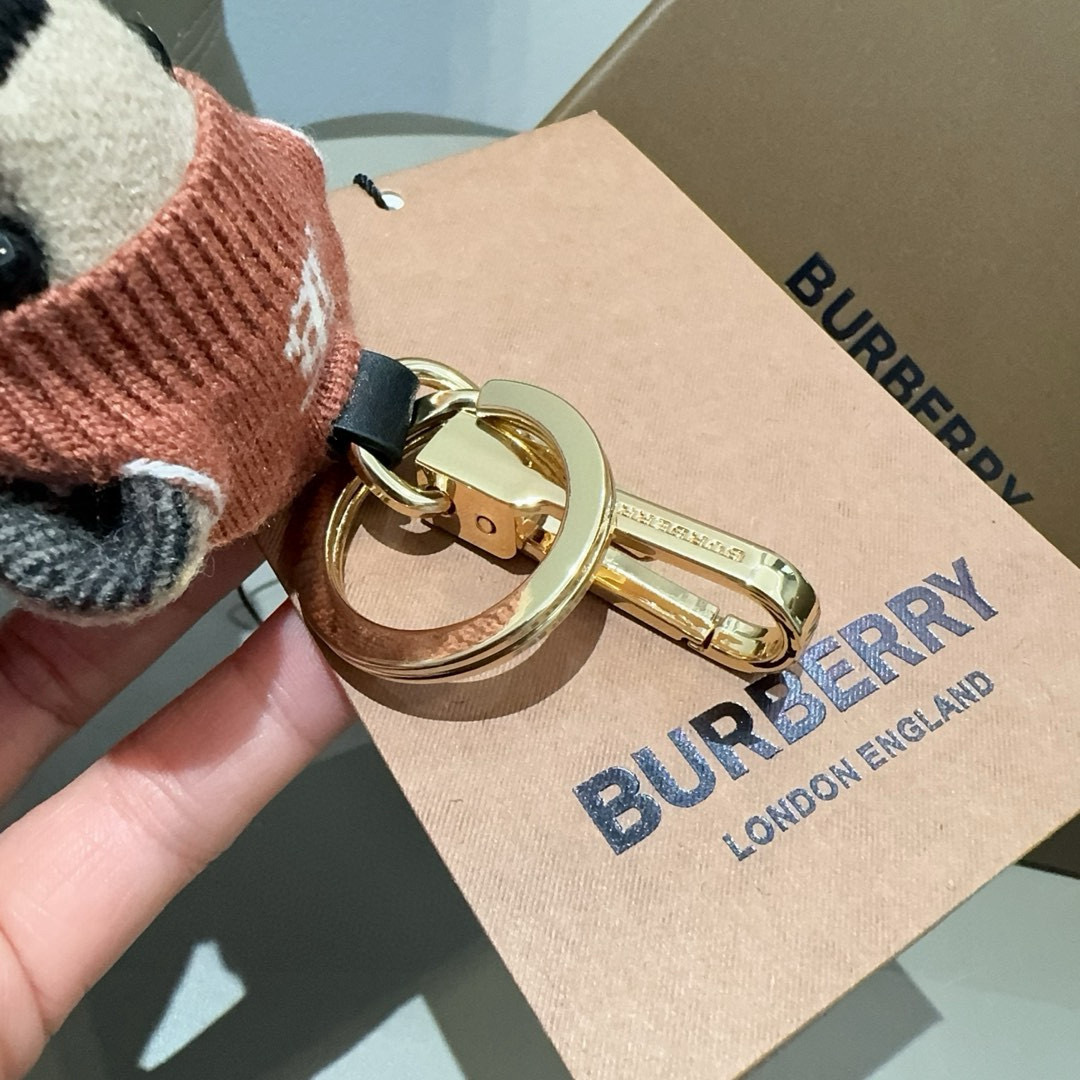 🔥Burberry代工厂小熊🐻挂件，巴宝莉🐻毛衣泰迪熊钥匙扣包饰挂件 温柔到心里🥰 准备已久、精致自留 